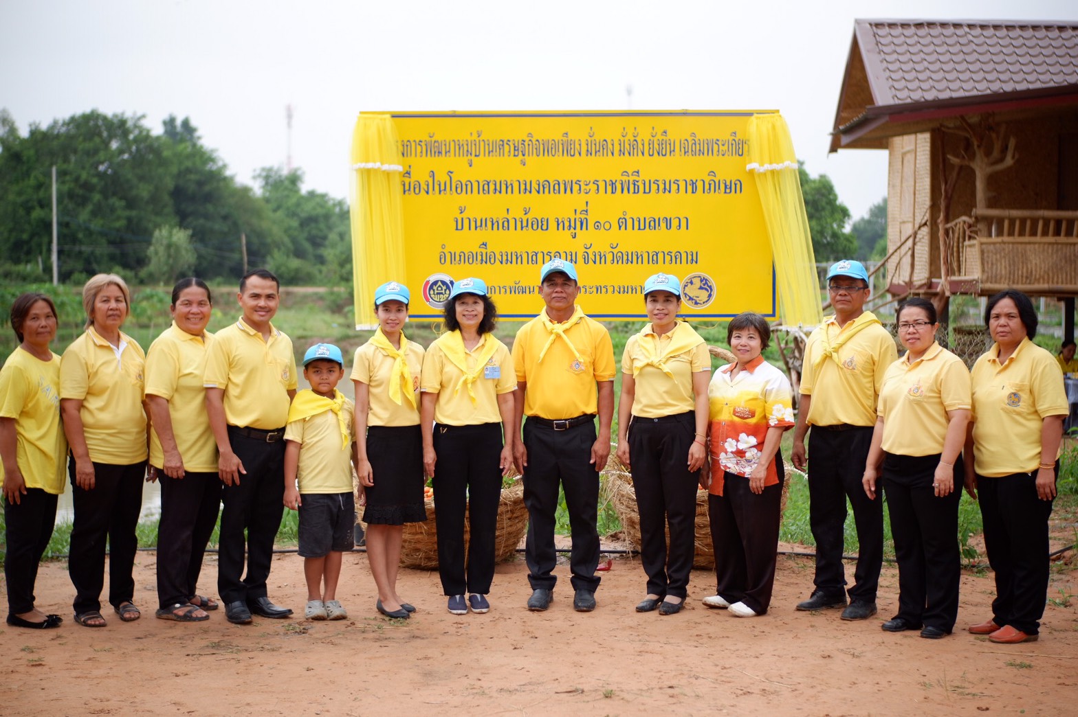 10 พฤษภาคม 2562 เวลา 10.00 น. พิธีเปิดโครงการพัฒนาหมู่บ้านเศรษฐกิจพอเพียง มั่นคง มั่งคั่ง ยั่งยืน เฉลิมพระเกียรติเนื่องในโอกาสมหามงคลพระราชพิธีบรมราชาภิเษก