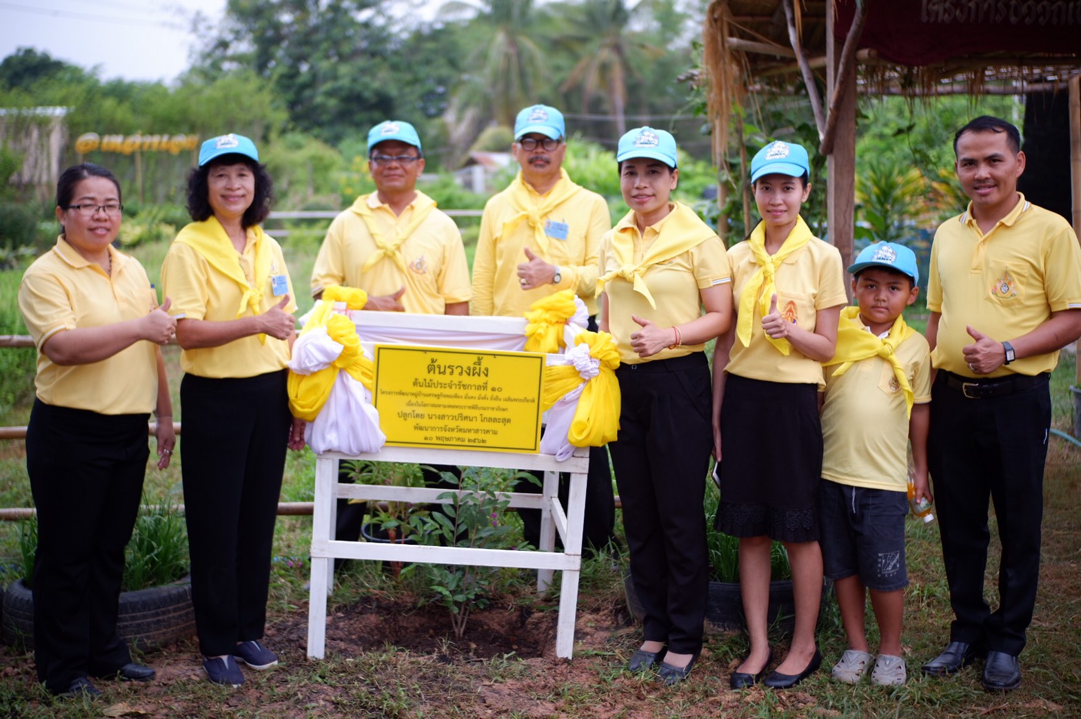 10 พฤษภาคม 2562 เวลา 10.00 น. พิธีเปิดโครงการพัฒนาหมู่บ้านเศรษฐกิจพอเพียง มั่นคง มั่งคั่ง ยั่งยืน เฉลิมพระเกียรติเนื่องในโอกาสมหามงคลพระราชพิธีบรมราชาภิเษก