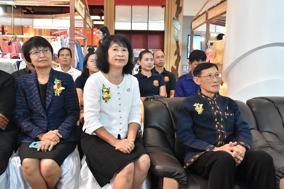 พิธีเปิดงาน “OTOP อำนาจเจริญ มรดกท้องถิ่น กลิ่นอายภูมิปัญญา พัฒนาสู่สากล” ณ ศูนย์การค้าเสริมไทยคอมเพล็กซ์ อำเภอเมืองมหาสารคาม จังหวัดมหาสารคาม