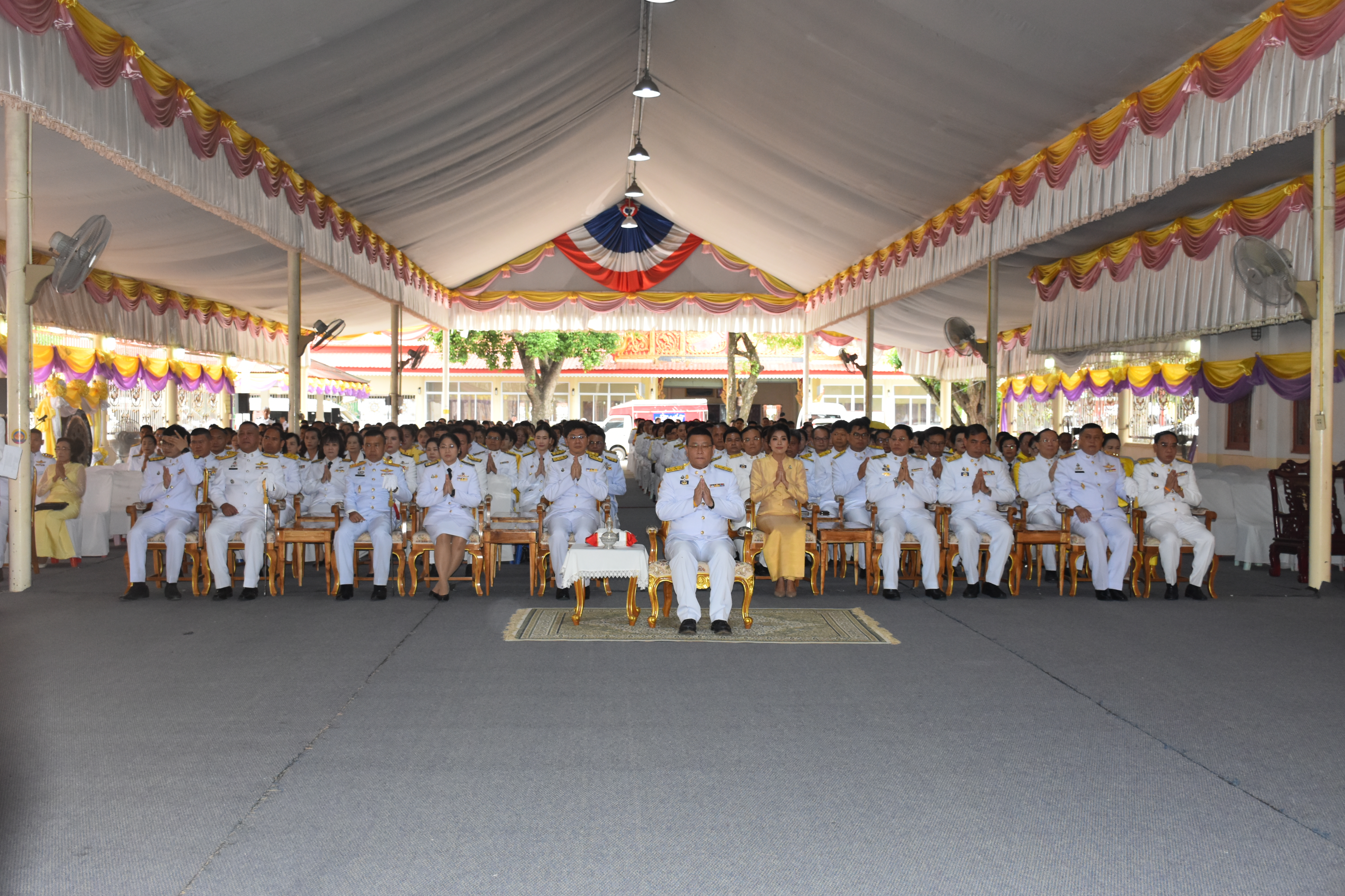 @ มหาสารคาม เมืองตักสิลานคร 3 มิถุนายน 2562 เวลา 07.00 น. พิธีทำบุญตักบาตร และพิธีลงนามถวายพระพรชัยมงคลสมเด็จพระนางเจ้าฯ พระบรมราชินี เนื่องในโอกาสวันเฉลิมพระชนมพรรษาสมเด็จพระนางเจ้าฯ พระบรมราชินี ณ วัดมหาชัย พระอารามหลวง อำเภอเมืองมหาสารคาม จังหวัดมหาสารคาม