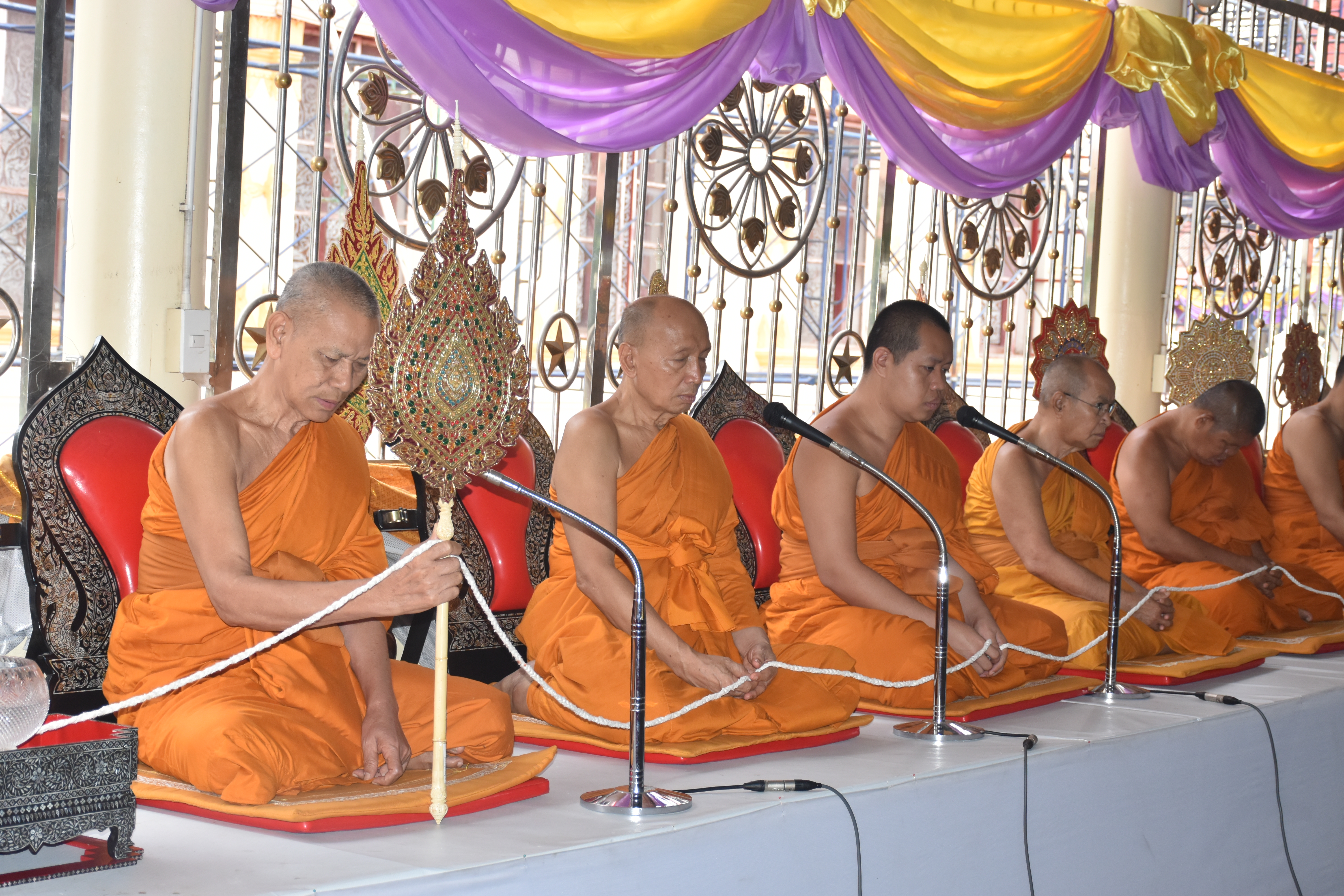 @ มหาสารคาม เมืองตักสิลานคร 3 มิถุนายน 2562 เวลา 07.00 น. พิธีทำบุญตักบาตร และพิธีลงนามถวายพระพรชัยมงคลสมเด็จพระนางเจ้าฯ พระบรมราชินี เนื่องในโอกาสวันเฉลิมพระชนมพรรษาสมเด็จพระนางเจ้าฯ พระบรมราชินี ณ วัดมหาชัย พระอารามหลวง อำเภอเมืองมหาสารคาม จังหวัดมหาสารคาม