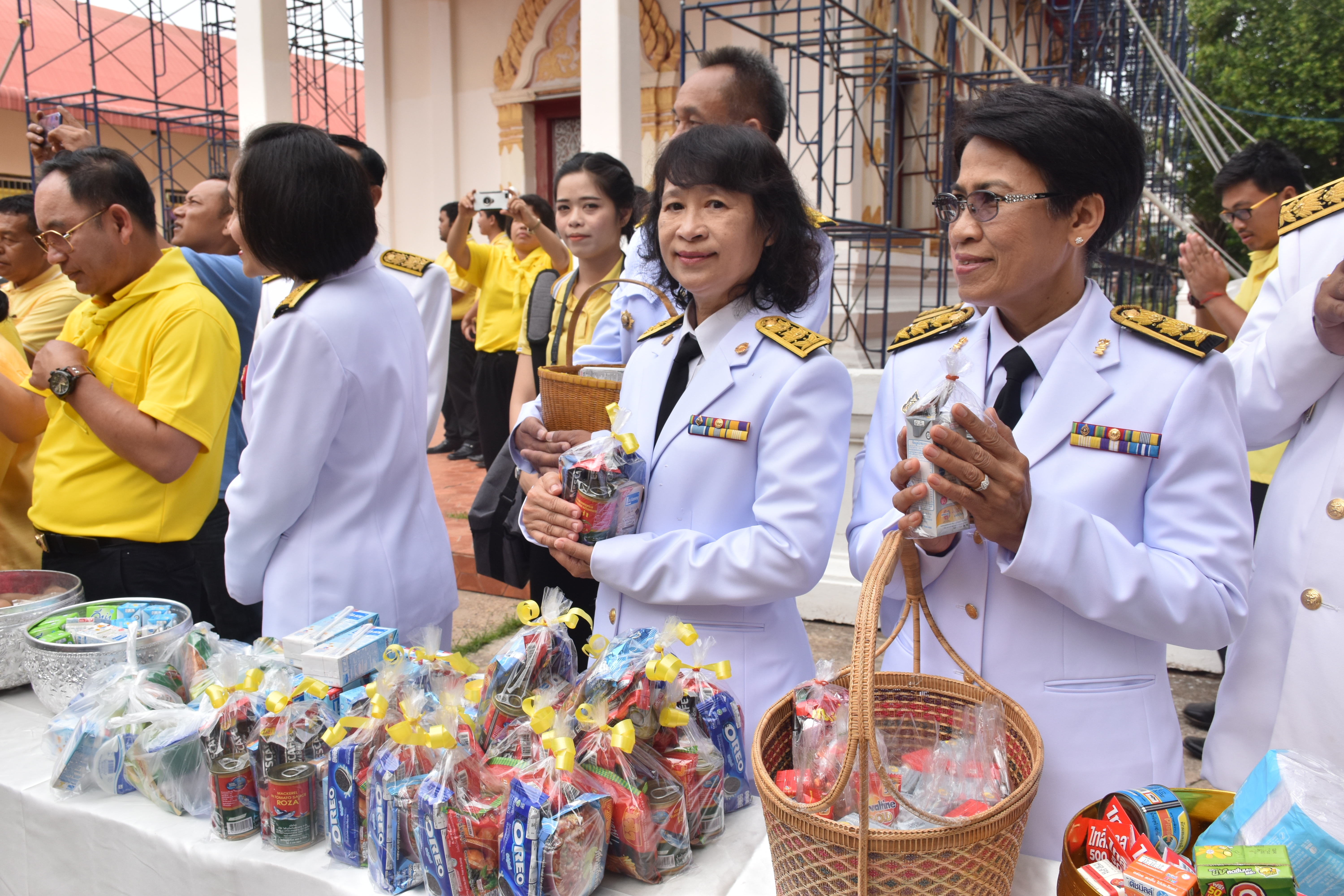 @ มหาสารคาม เมืองตักสิลานคร 3 มิถุนายน 2562 เวลา 07.00 น. พิธีทำบุญตักบาตร และพิธีลงนามถวายพระพรชัยมงคลสมเด็จพระนางเจ้าฯ พระบรมราชินี เนื่องในโอกาสวันเฉลิมพระชนมพรรษาสมเด็จพระนางเจ้าฯ พระบรมราชินี ณ วัดมหาชัย พระอารามหลวง อำเภอเมืองมหาสารคาม จังหวัดมหาสารคาม