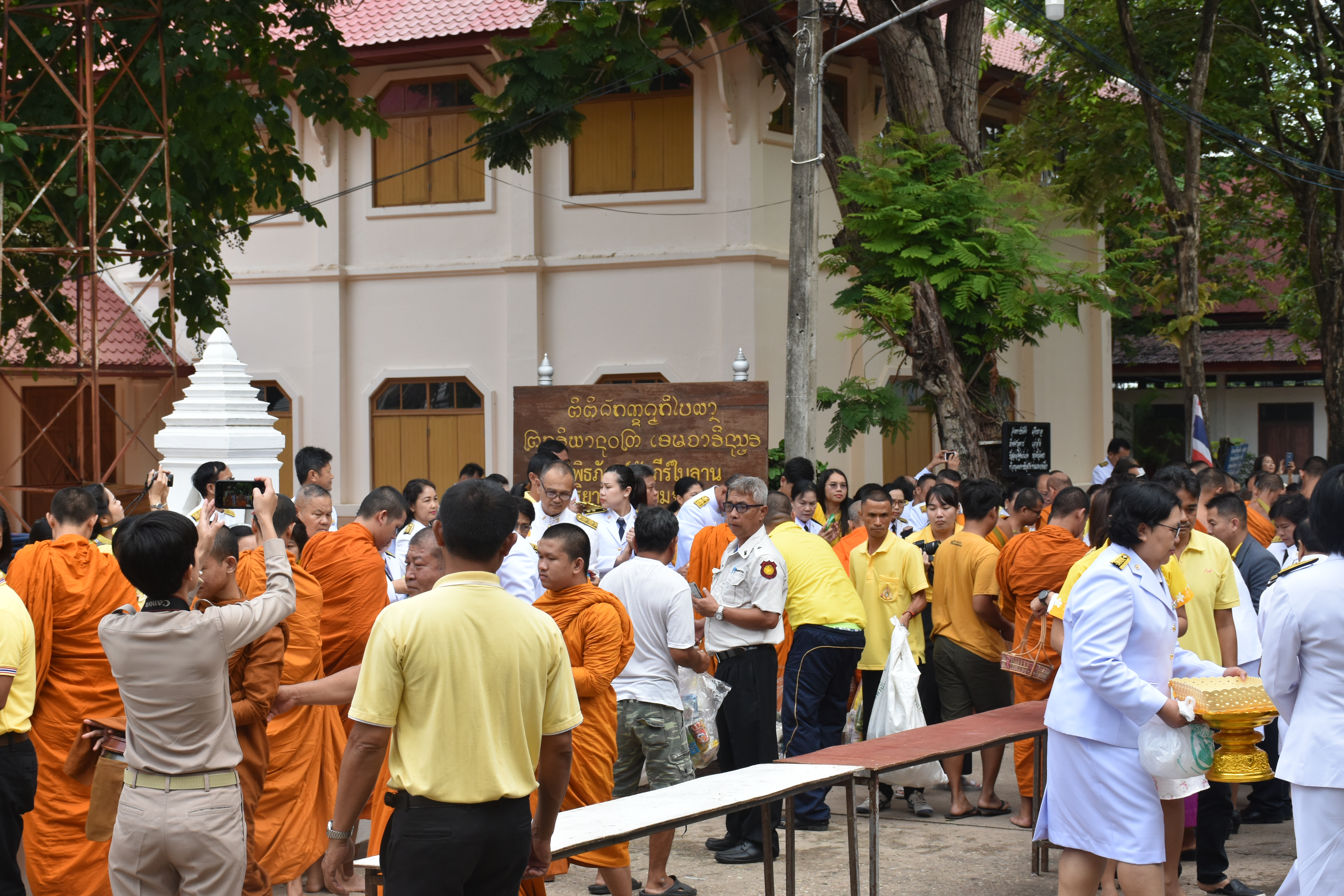 @ มหาสารคาม เมืองตักสิลานคร 3 มิถุนายน 2562 เวลา 07.00 น. พิธีทำบุญตักบาตร และพิธีลงนามถวายพระพรชัยมงคลสมเด็จพระนางเจ้าฯ พระบรมราชินี เนื่องในโอกาสวันเฉลิมพระชนมพรรษาสมเด็จพระนางเจ้าฯ พระบรมราชินี ณ วัดมหาชัย พระอารามหลวง อำเภอเมืองมหาสารคาม จังหวัดมหาสารคาม