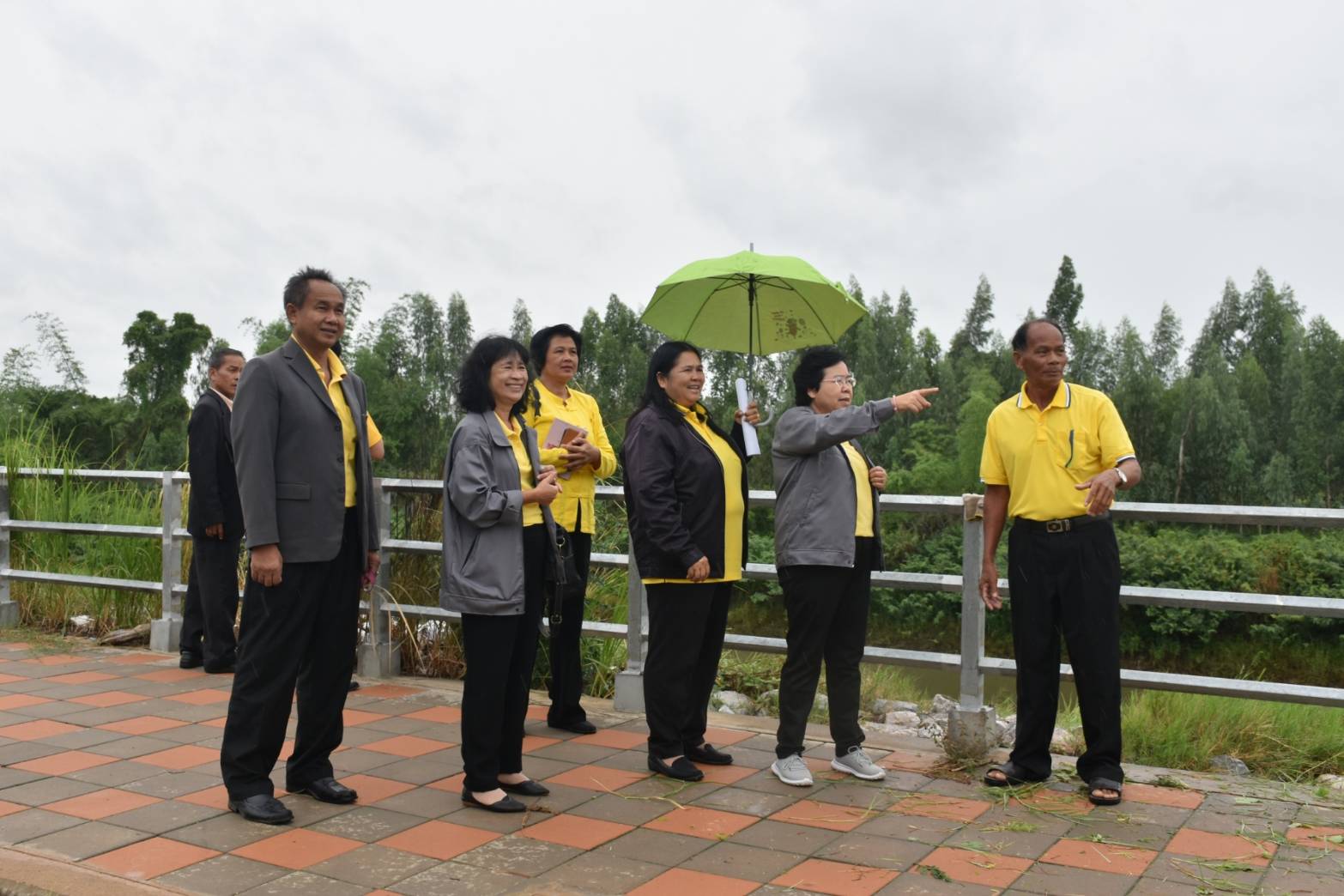 @ มหาสารคาม เมืองตักสิลานคร 3 กรกฎาคม 2562 เวลา 09.00 น.นางสาวศันสนีย์ ทาสม ผู้ตรวจราชการกรมการพัฒนาชุมชนเขตตรวจราชการกลุ่มจังหวัดภาคตะวันออกเฉียงเหนือตอนกลางและคณะกรรมการพิจารณาคัดเลือกกิจกรรม ตามโครงการเชิดชูเกียรติศูนย์จัดการกองทุนชุมชนดีเด่น ลงพื้นที่ประเมินผลเพื่อคัดเลือกศูนย์จัดการกองทุนชุมชนดีเด่น บ้านหินปูน ม.17 ต.เขวาใหญ่ อ.กันทรวิชัย จ.มหาสารคาม