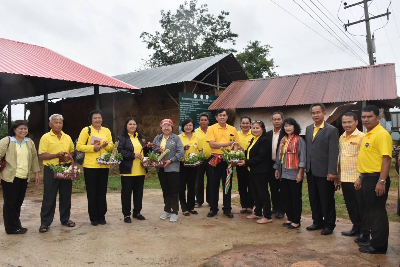 @ มหาสารคาม เมืองตักสิลานคร 3 กรกฎาคม 2562 เวลา 09.00 น.นางสาวศันสนีย์ ทาสม ผู้ตรวจราชการกรมการพัฒนาชุมชนเขตตรวจราชการกลุ่มจังหวัดภาคตะวันออกเฉียงเหนือตอนกลางและคณะกรรมการพิจารณาคัดเลือกกิจกรรม ตามโครงการเชิดชูเกียรติศูนย์จัดการกองทุนชุมชนดีเด่น ลงพื้นที่ประเมินผลเพื่อคัดเลือกศูนย์จัดการกองทุนชุมชนดีเด่น บ้านหินปูน ม.17 ต.เขวาใหญ่ อ.กันทรวิชัย จ.มหาสารคาม