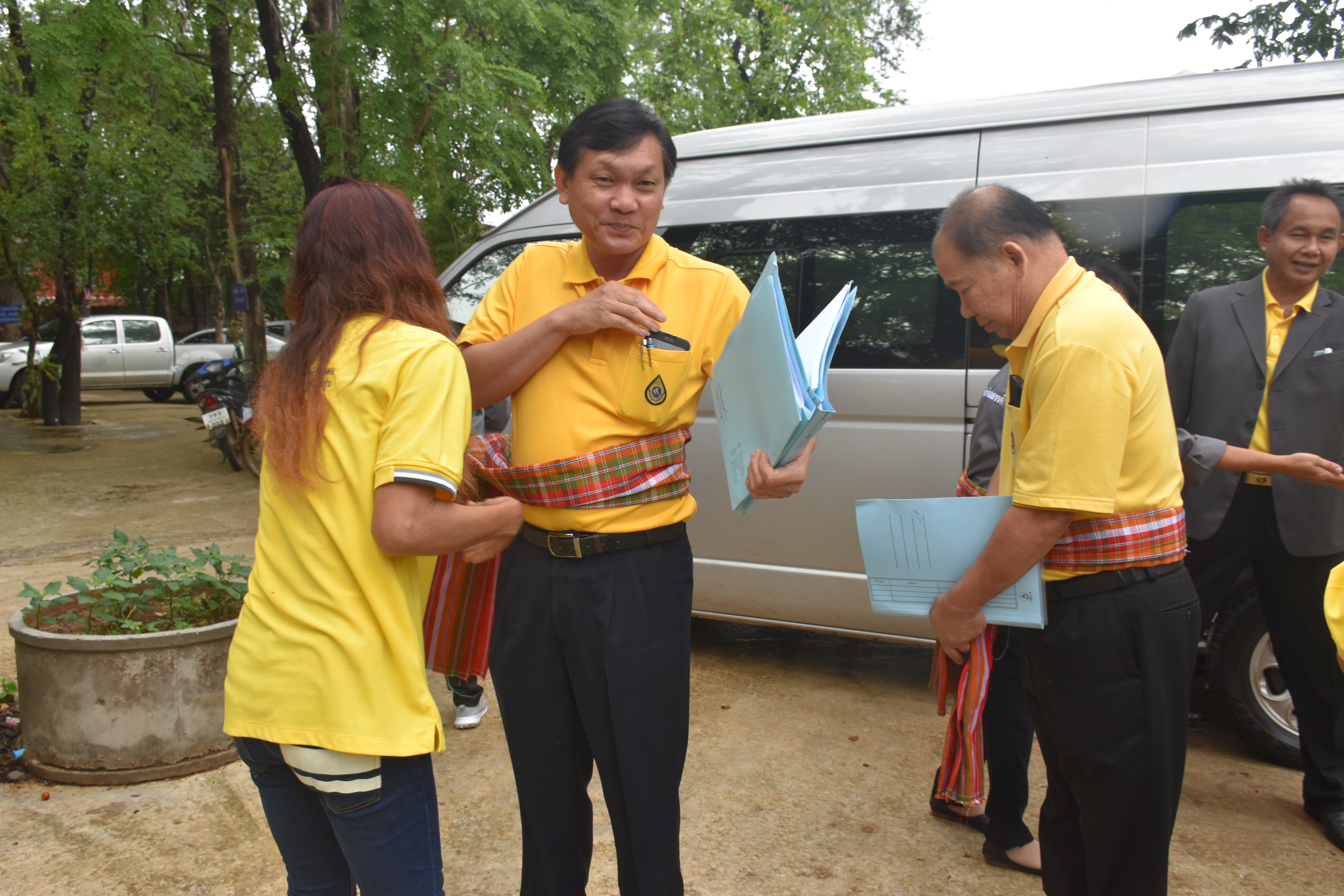 @ มหาสารคาม เมืองตักสิลานคร 3 กรกฎาคม 2562 เวลา 09.00 น.นางสาวศันสนีย์ ทาสม ผู้ตรวจราชการกรมการพัฒนาชุมชนเขตตรวจราชการกลุ่มจังหวัดภาคตะวันออกเฉียงเหนือตอนกลางและคณะกรรมการพิจารณาคัดเลือกกิจกรรม ตามโครงการเชิดชูเกียรติศูนย์จัดการกองทุนชุมชนดีเด่น ลงพื้นที่ประเมินผลเพื่อคัดเลือกศูนย์จัดการกองทุนชุมชนดีเด่น บ้านหินปูน ม.17 ต.เขวาใหญ่ อ.กันทรวิชัย จ.มหาสารคาม