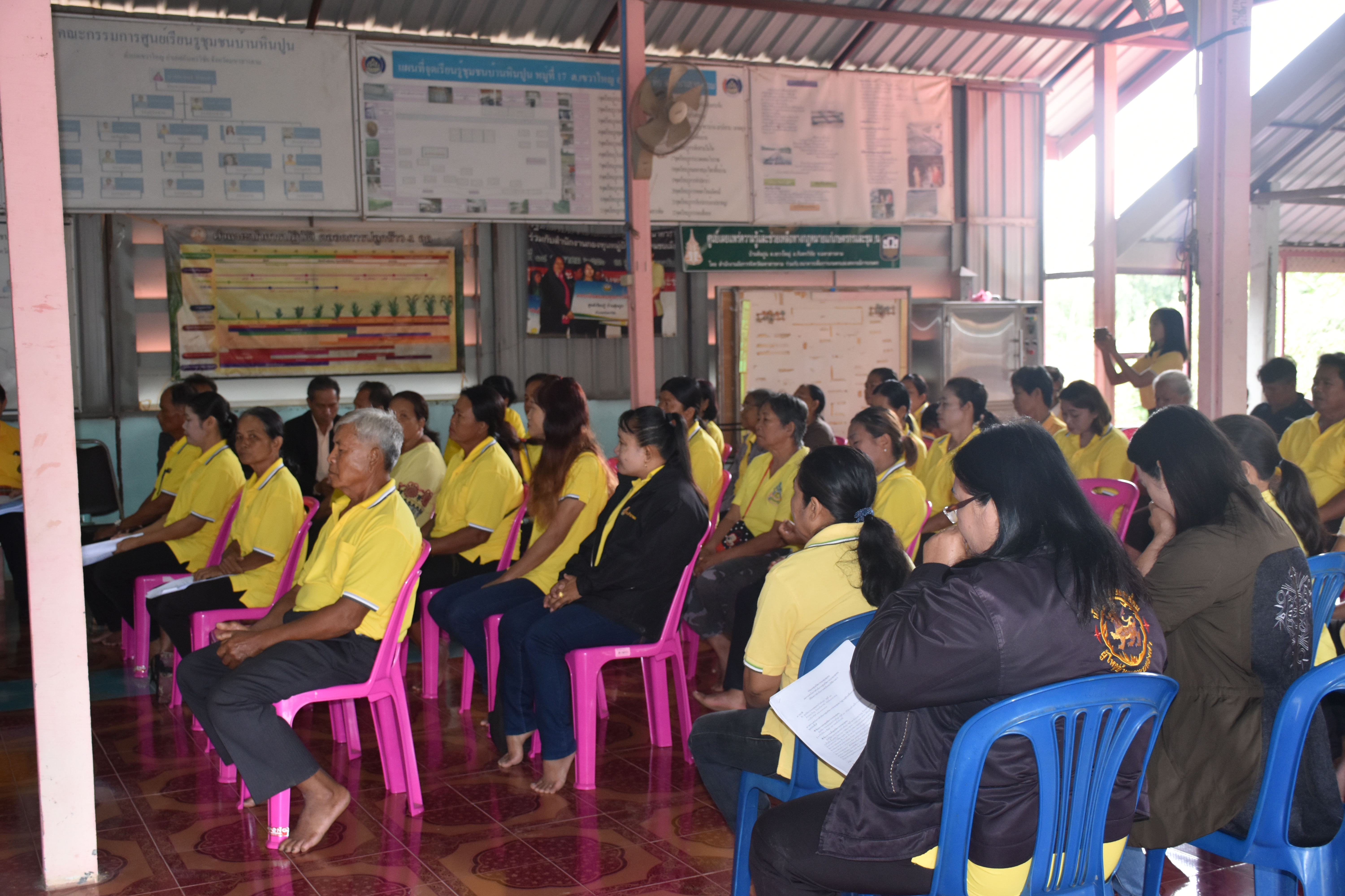 @ มหาสารคาม เมืองตักสิลานคร 3 กรกฎาคม 2562 เวลา 09.00 น.นางสาวศันสนีย์ ทาสม ผู้ตรวจราชการกรมการพัฒนาชุมชนเขตตรวจราชการกลุ่มจังหวัดภาคตะวันออกเฉียงเหนือตอนกลางและคณะกรรมการพิจารณาคัดเลือกกิจกรรม ตามโครงการเชิดชูเกียรติศูนย์จัดการกองทุนชุมชนดีเด่น ลงพื้นที่ประเมินผลเพื่อคัดเลือกศูนย์จัดการกองทุนชุมชนดีเด่น บ้านหินปูน ม.17 ต.เขวาใหญ่ อ.กันทรวิชัย จ.มหาสารคาม