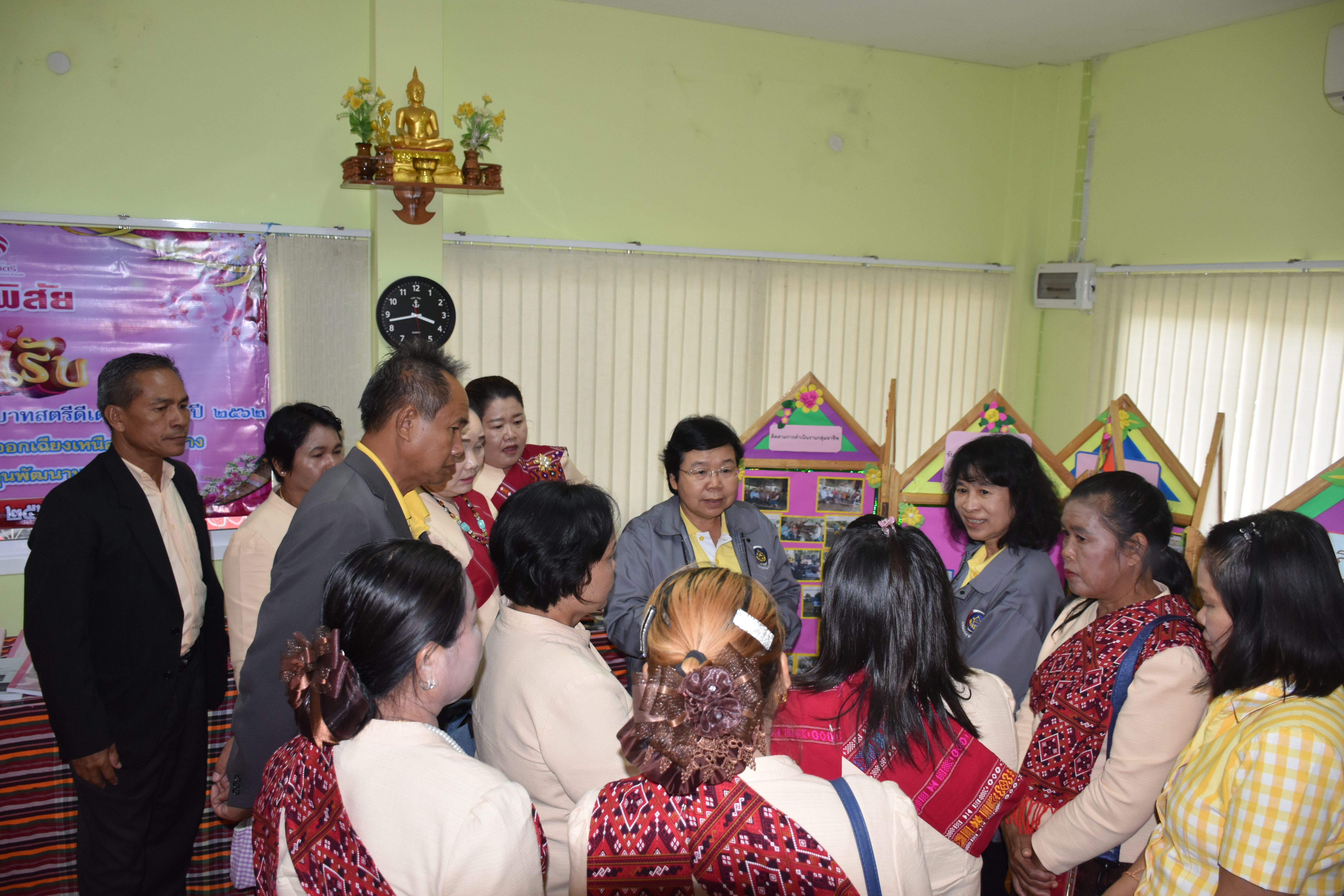 @ มหาสารคาม เมืองตักสิลานคร 3 กรกฎาคม 2562 เวลา 13.00 น. นางสาวศันสนีย์ ทาสมผู้ตรวจกรมการพัฒนาชุมชนและคณะกรรมการพิจารณาคัดเลือกกิจกรรมเชิดชูเกียรติ ลงพื้นที่อำเภอโกสุมพิสัยเพื่อประเมินคัดเลือกคนกองทุนพัฒนาบทบาทสตรีดีเด่น ประจำปี 2562 ตามโครงการเชิดชูเกียรติคนกองทุนพัฒนาบทบาทสตรี