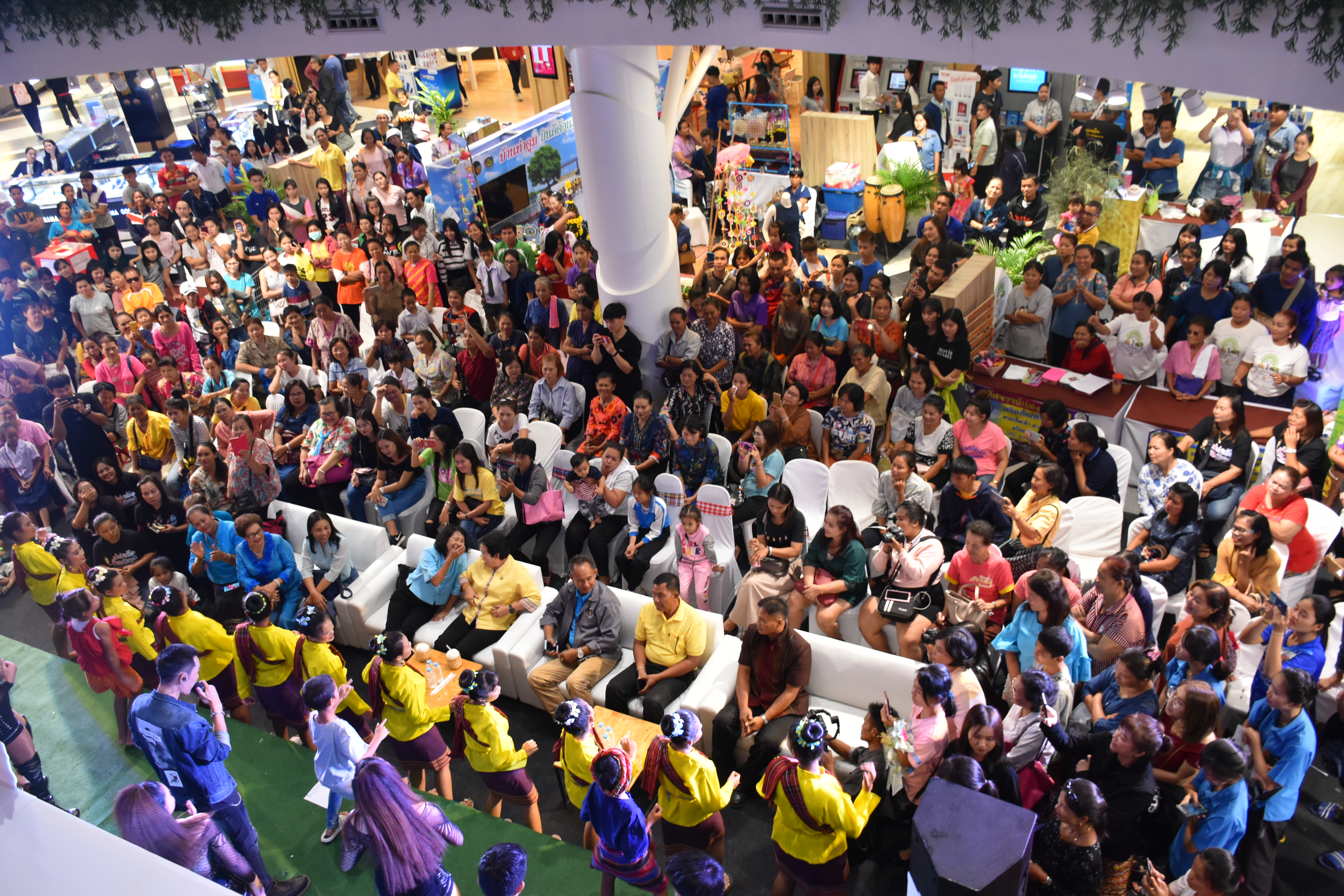 ห้ามพลาด เชิญ แวะ ชม ชิม ช้อป สัมผัสบรรยากาศงาน“เที่ยวมหาสารคาม ทั้งปีไม่มีเบื่อ”  ๑๔ ส.ค.๒๕๖๒ ณ ศูนย์การค้าเสริมไทยคอมเพล็กซ์ อ.เมืองฯ จ.มหาสารคาม งาน“เที่ยวมหาสารคาม ทั้งปีไม่มีเบื่อ” ได้รับเกียรติจาก นางสาวศันสนีย์ ทาสม ผู้ตรวจราชการกรมการพัฒนาชุมชนเขตตรวจราชการกลุ่มจังหวัดภาคตะวันออกเฉียงเหนือตอนกลาง