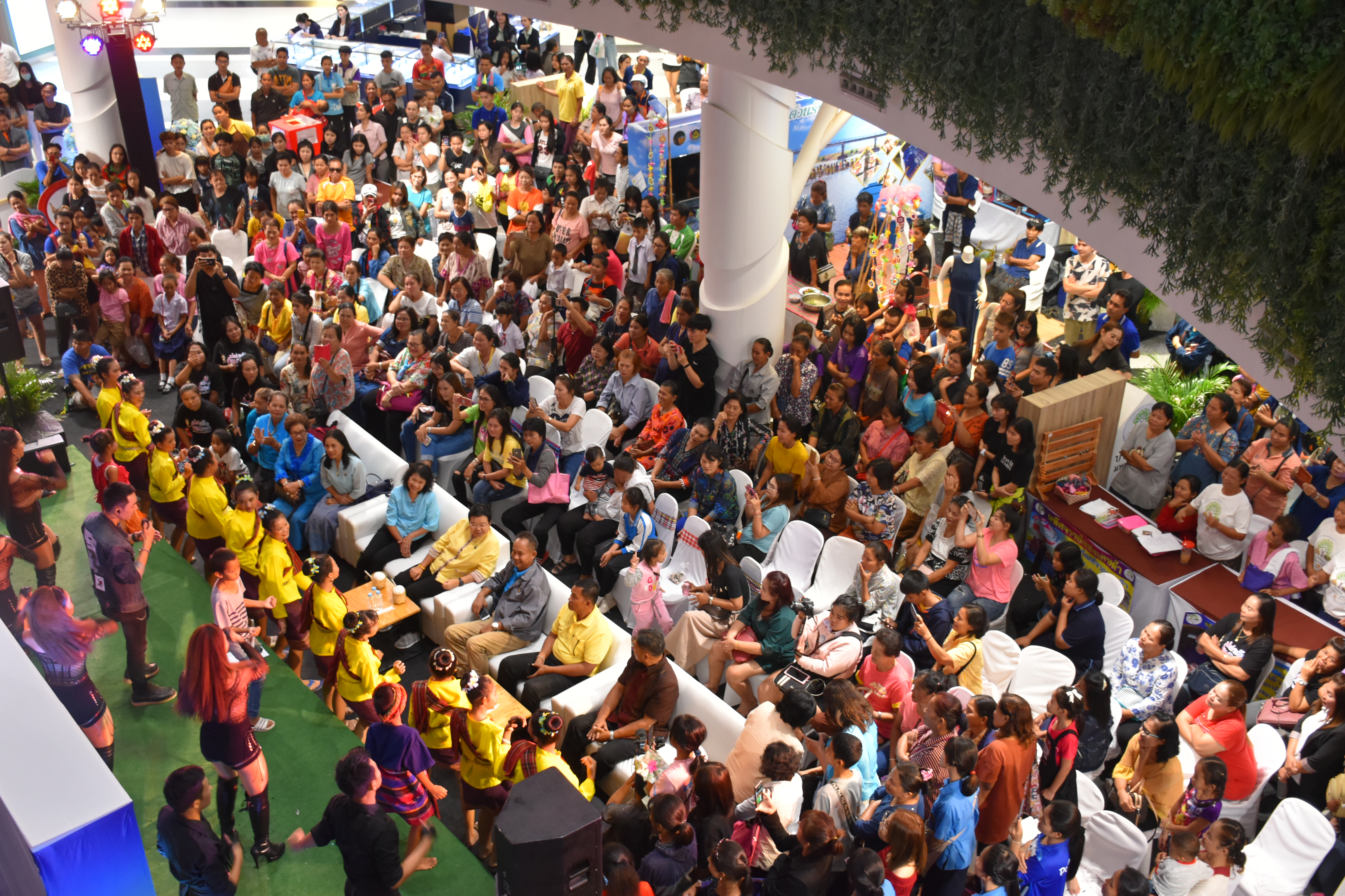 ห้ามพลาด เชิญ แวะ ชม ชิม ช้อป สัมผัสบรรยากาศงาน“เที่ยวมหาสารคาม ทั้งปีไม่มีเบื่อ”  ๑๔ ส.ค.๒๕๖๒ ณ ศูนย์การค้าเสริมไทยคอมเพล็กซ์ อ.เมืองฯ จ.มหาสารคาม งาน“เที่ยวมหาสารคาม ทั้งปีไม่มีเบื่อ” ได้รับเกียรติจาก นางสาวศันสนีย์ ทาสม ผู้ตรวจราชการกรมการพัฒนาชุมชนเขตตรวจราชการกลุ่มจังหวัดภาคตะวันออกเฉียงเหนือตอนกลาง