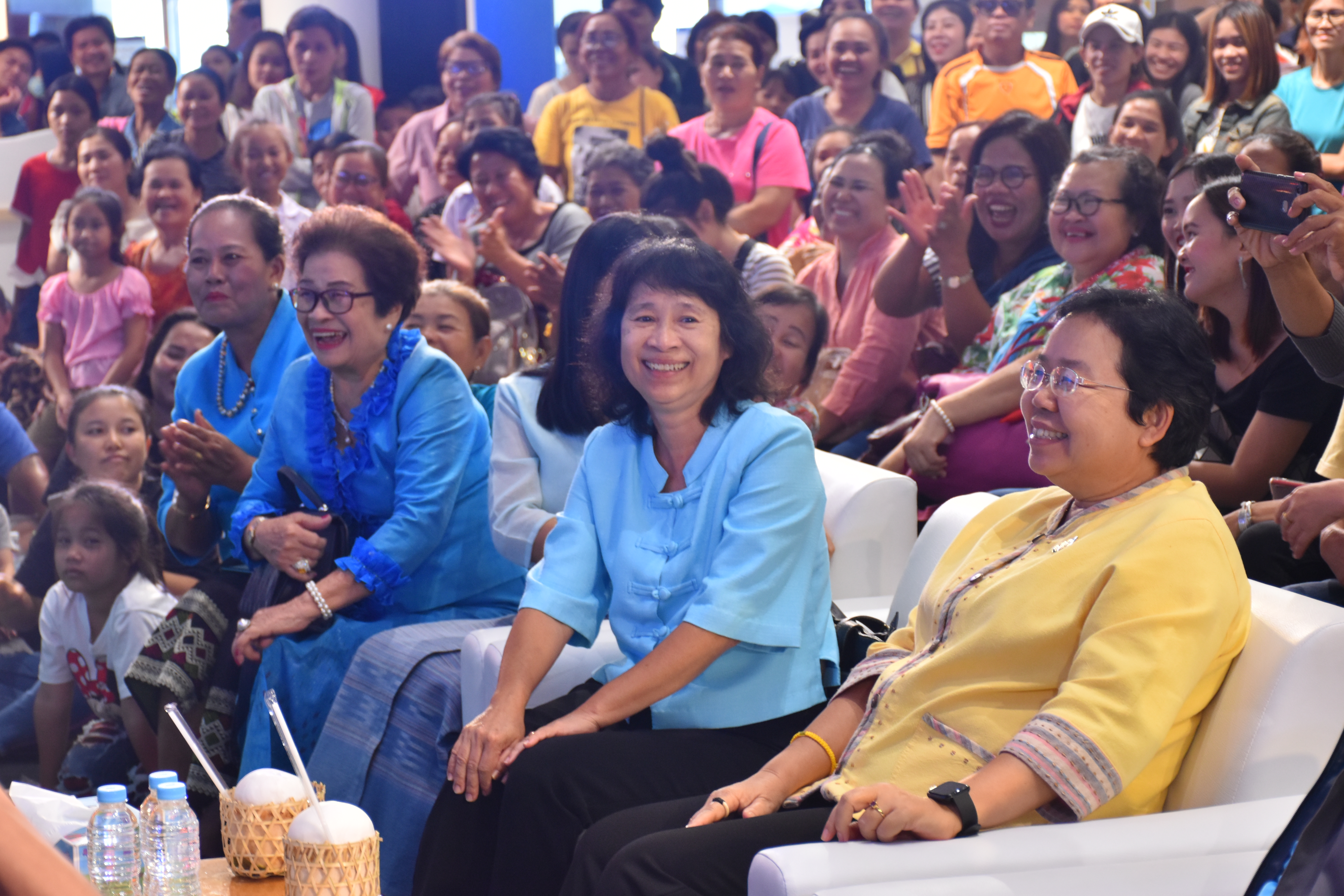 ห้ามพลาด เชิญ แวะ ชม ชิม ช้อป สัมผัสบรรยากาศงาน“เที่ยวมหาสารคาม ทั้งปีไม่มีเบื่อ”  ๑๔ ส.ค.๒๕๖๒ ณ ศูนย์การค้าเสริมไทยคอมเพล็กซ์ อ.เมืองฯ จ.มหาสารคาม งาน“เที่ยวมหาสารคาม ทั้งปีไม่มีเบื่อ” ได้รับเกียรติจาก นางสาวศันสนีย์ ทาสม ผู้ตรวจราชการกรมการพัฒนาชุมชนเขตตรวจราชการกลุ่มจังหวัดภาคตะวันออกเฉียงเหนือตอนกลาง