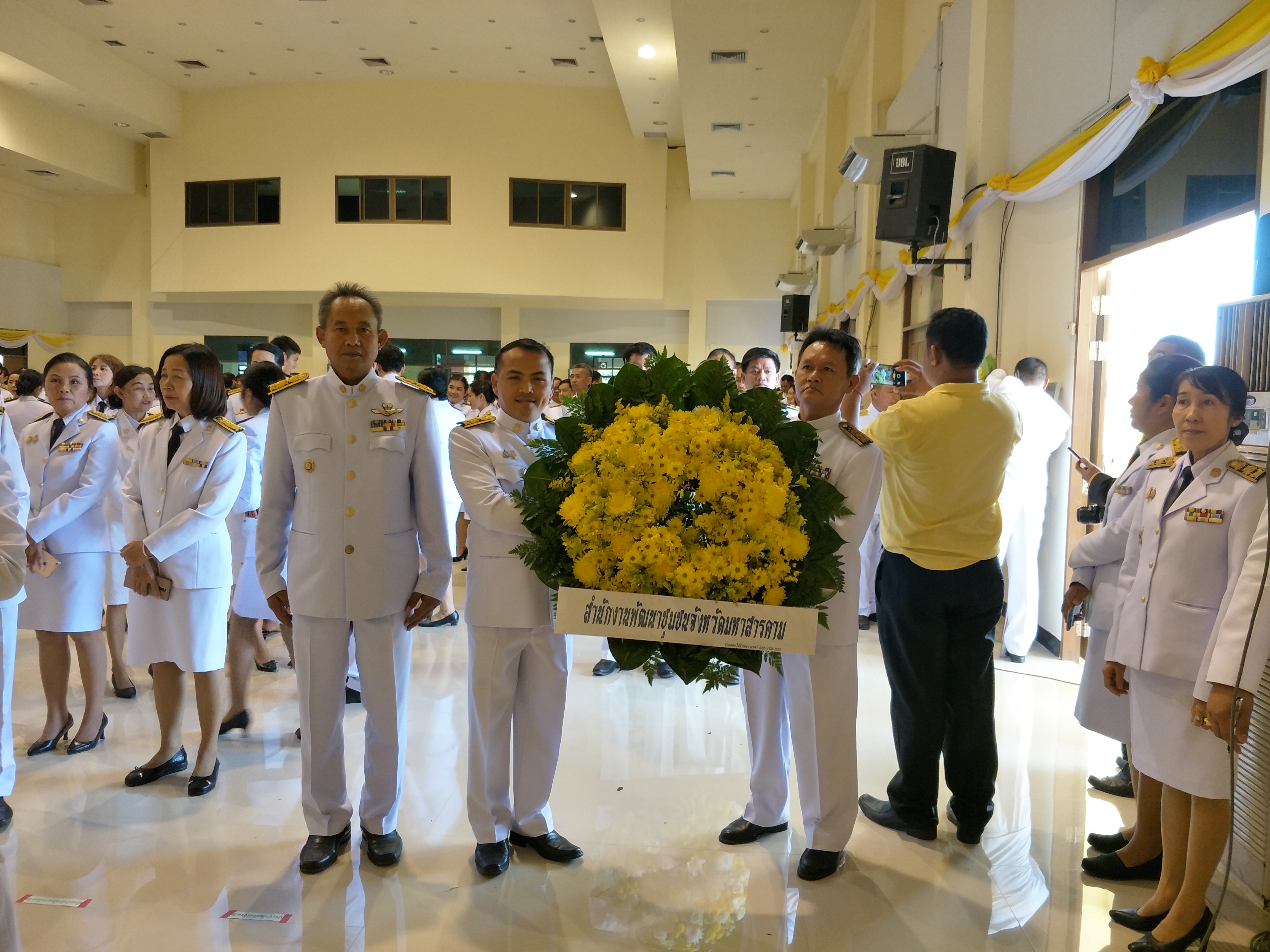 13 ตุลาคม 2562 นายพงษ์ศักดิ์ คณะมะ หัวหน้ากลุ่มงานส่งเสริมการพัฒนาชุมชน รักษาการแทน พัฒนาการจังหวัดมหาสารคาม และเจ้าหน้าที่พัฒนาชุมชนจังหวัดมหาสารคาม ร่วมพิธีบำเพ็ญกุศลและพิธีน้อมรำลึกเนื่องในวันคล้ายวันสวรรคต พระบาทสมเด็จพระบรมชนกาธิเบศร มหาภูมิพลอดุลยเดชมหาราช บรมนาถบพิตร
