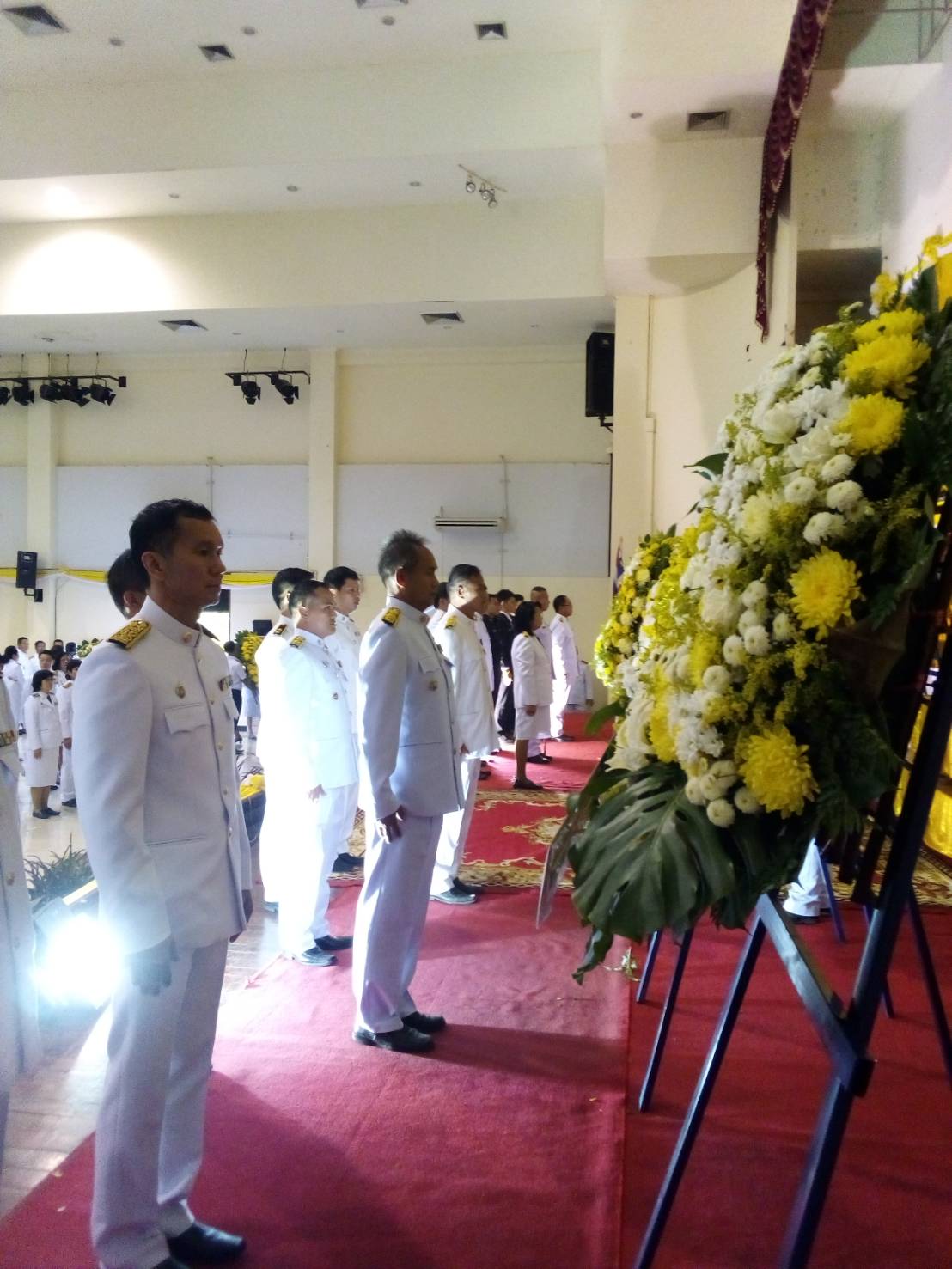 13 ตุลาคม 2562 นายพงษ์ศักดิ์ คณะมะ หัวหน้ากลุ่มงานส่งเสริมการพัฒนาชุมชน รักษาการแทน พัฒนาการจังหวัดมหาสารคาม และเจ้าหน้าที่พัฒนาชุมชนจังหวัดมหาสารคาม ร่วมพิธีบำเพ็ญกุศลและพิธีน้อมรำลึกเนื่องในวันคล้ายวันสวรรคต พระบาทสมเด็จพระบรมชนกาธิเบศร มหาภูมิพลอดุลยเดชมหาราช บรมนาถบพิตร