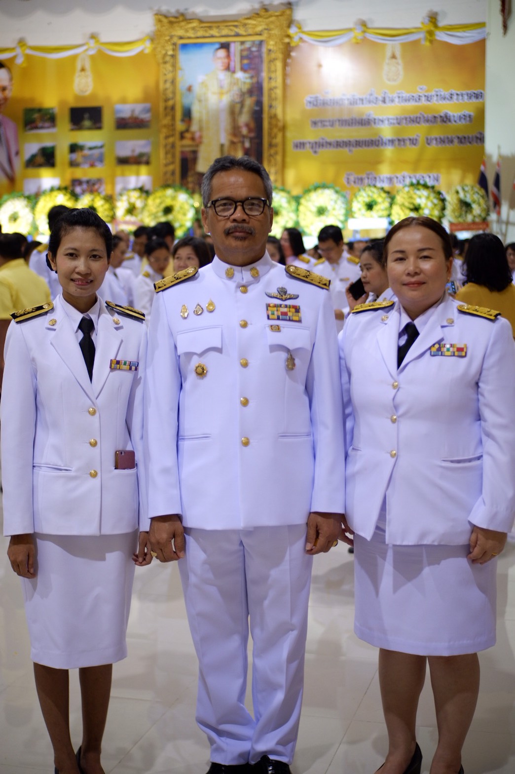 13 ตุลาคม 2562 นายพงษ์ศักดิ์ คณะมะ หัวหน้ากลุ่มงานส่งเสริมการพัฒนาชุมชน รักษาการแทน พัฒนาการจังหวัดมหาสารคาม และเจ้าหน้าที่พัฒนาชุมชนจังหวัดมหาสารคาม ร่วมพิธีบำเพ็ญกุศลและพิธีน้อมรำลึกเนื่องในวันคล้ายวันสวรรคต พระบาทสมเด็จพระบรมชนกาธิเบศร มหาภูมิพลอดุลยเดชมหาราช บรมนาถบพิตร