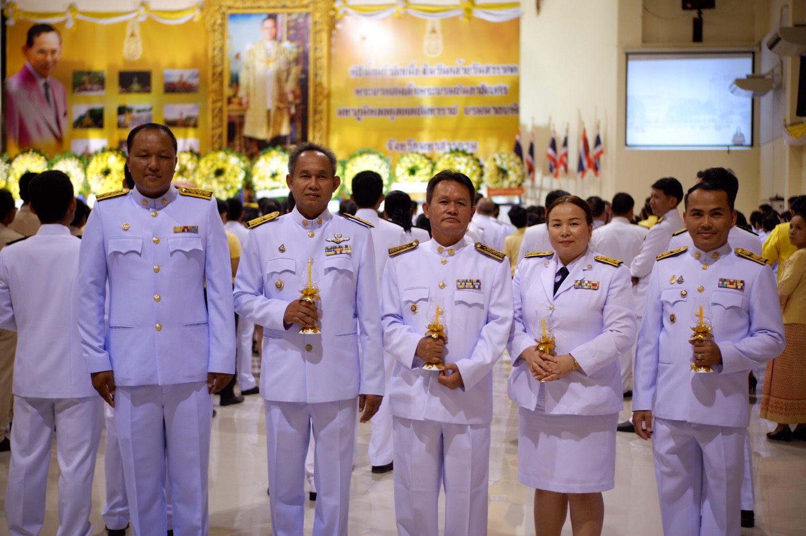 13 ตุลาคม 2562 นายพงษ์ศักดิ์ คณะมะ หัวหน้ากลุ่มงานส่งเสริมการพัฒนาชุมชน รักษาการแทน พัฒนาการจังหวัดมหาสารคาม และเจ้าหน้าที่พัฒนาชุมชนจังหวัดมหาสารคาม ร่วมพิธีบำเพ็ญกุศลและพิธีน้อมรำลึกเนื่องในวันคล้ายวันสวรรคต พระบาทสมเด็จพระบรมชนกาธิเบศร มหาภูมิพลอดุลยเดชมหาราช บรมนาถบพิตร