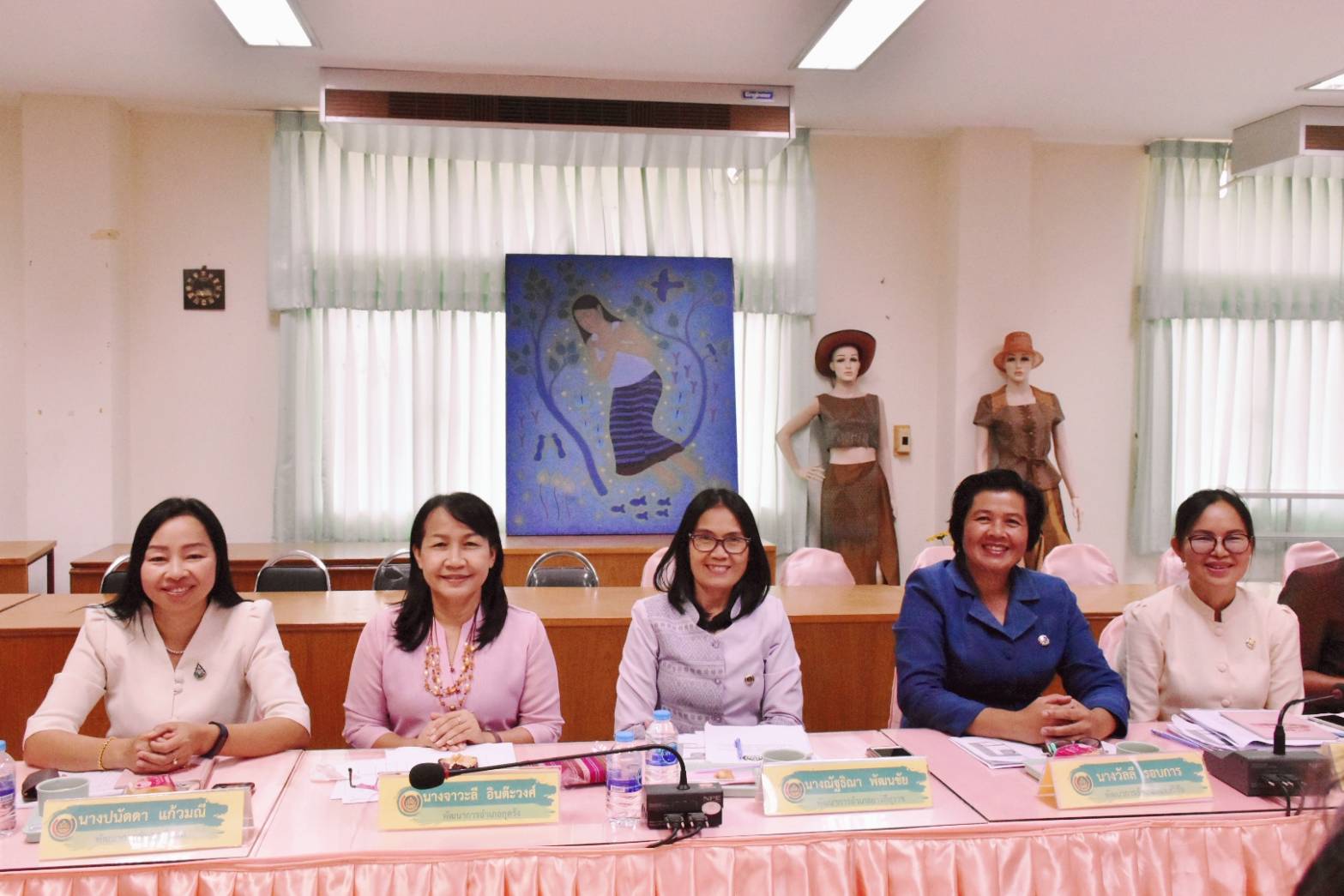 6 พฤศจิกายน 2562 เวลา 13.30 น. นางสาวศันสนีย์ ทาสม ผู้ตรวจราชการกรมการพัฒนาชุมชน เขตตรวจราชการที่ 12 กลุ่มจังหวัดภาคตะวันออกเฉียงเหนือตอนกลาง ติดตามการดำเนินงานสำนักงานพัฒนาชุมชนจังหวัดมหาสารคาม