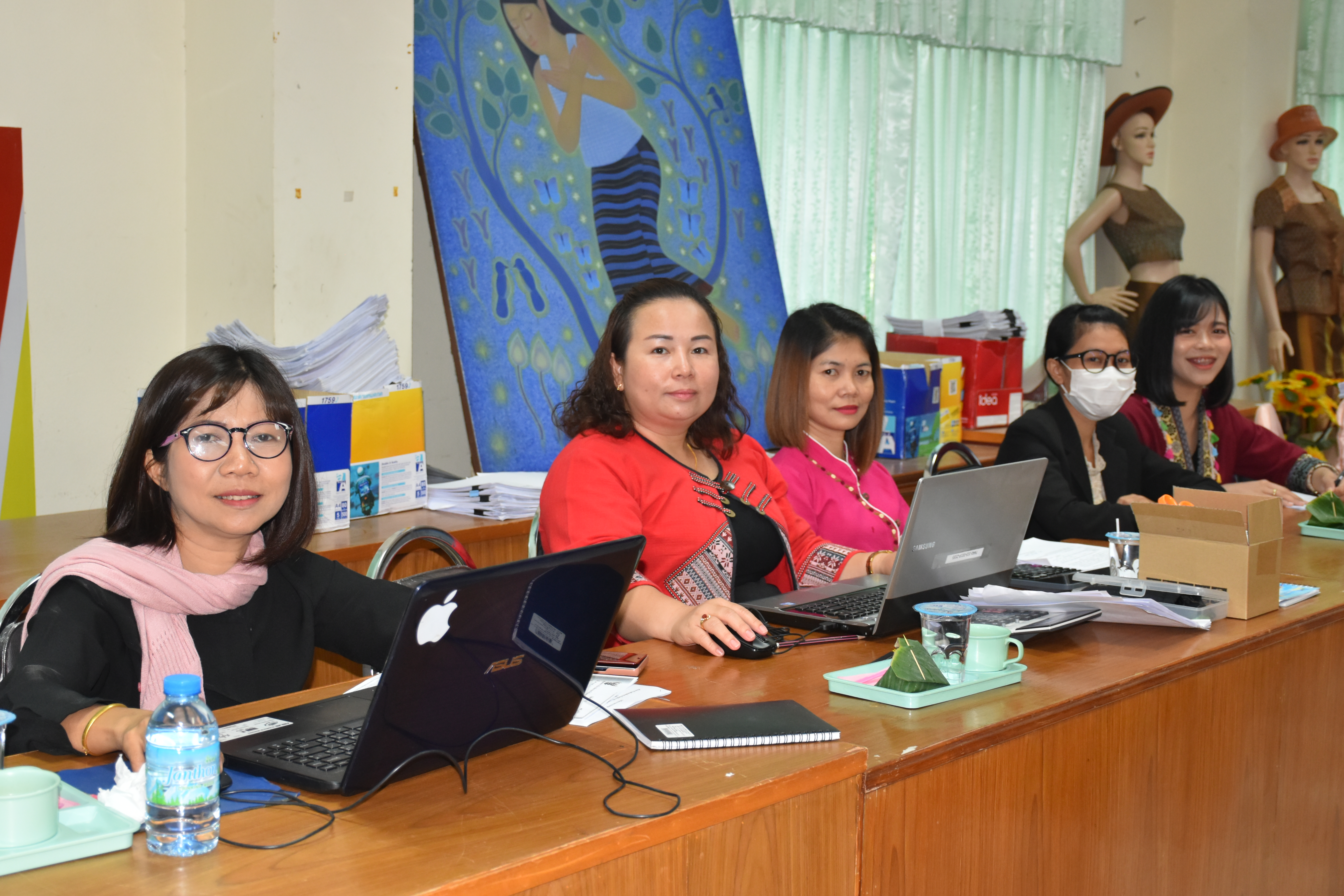 26 พฤศจิกายน 2562 เวลา09.30 น. ณ ห้องประชุม 106/1 สำนักงานพัฒนาชุมชนจังหวัดมหาสารคามประชุมเตรียมความพร้อมเตรียมการรับเสด็จสมเด็จพระกนิษฐาธิราชเจ้า กรมสมเด็จพระเทพรัตนราชสุดาฯ สยามบรมราชกุมารี