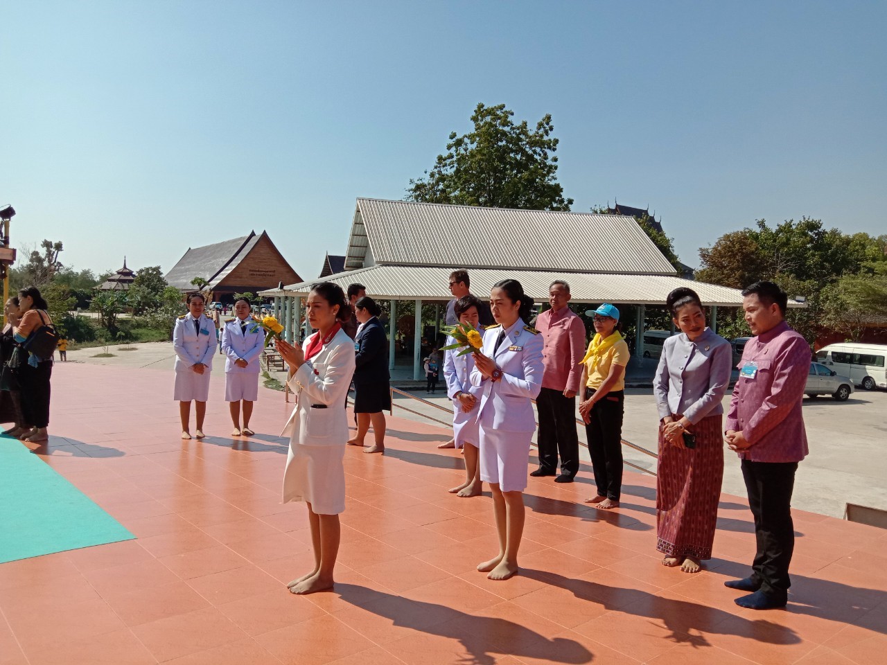3 ธันวาคม 2562  เวลา 09.00 น. กองงานในพระองค์สมเด็จพระกนิษฐาธิราชเจ้า กรมสมเด็จพระเทพรัตนราชสุดาฯ สยามบรมราชกุมารี ผู้บริหารร้านภูฟ้า พร้อมคณะลงพื้นที่ตรวจเยี่ยมกลุ่มอาชีพ บ้านโนนสวรรค์ หมู่ที่ 10 ต.เกิ้ง อ.เมืองมหาสารคาม จ.มหาสารคาม