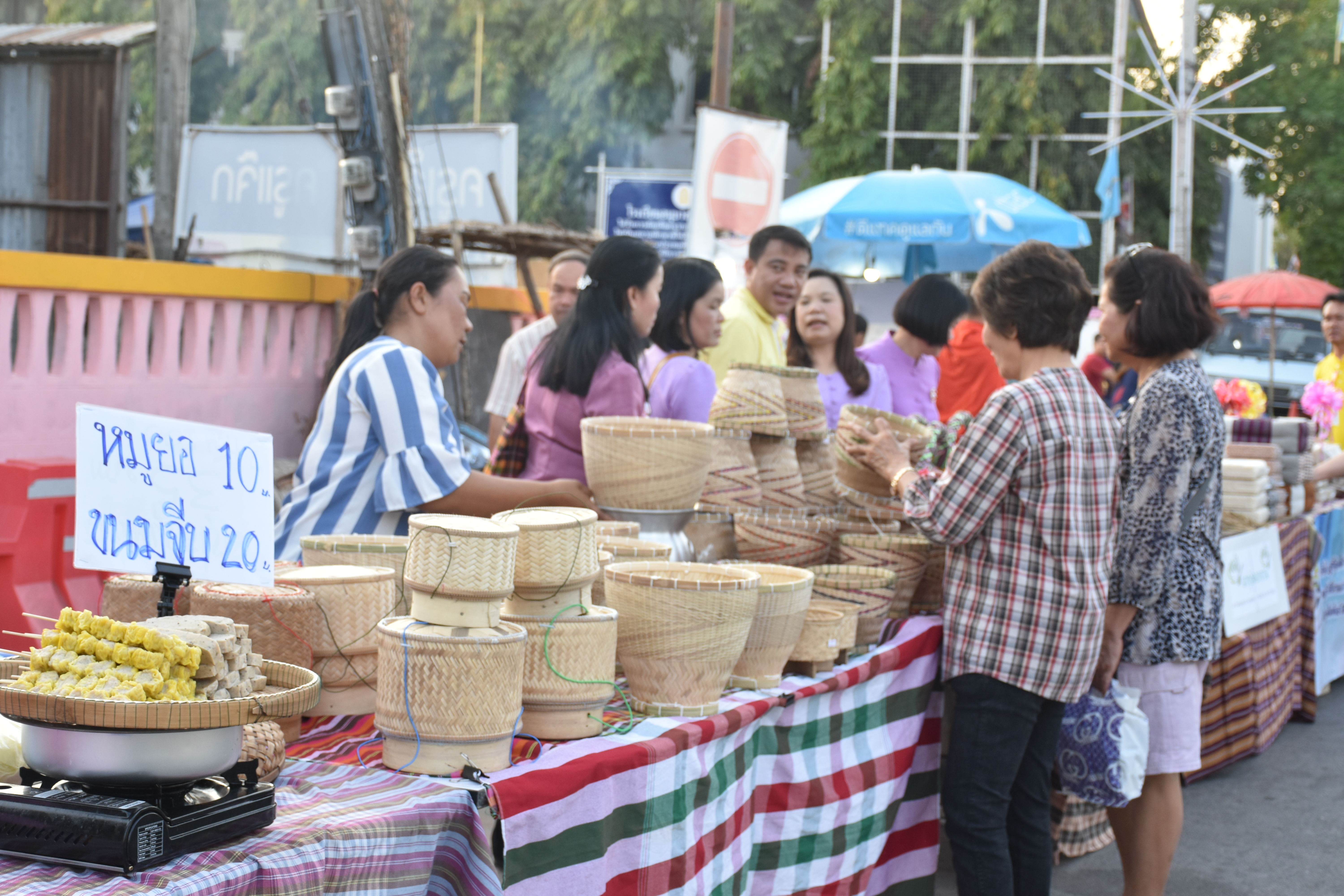 ?@ มหาสารคาม เมืองตักสิลานคร 22 ธันวาคม 2562 เวลา 17.30 น. จังหวัดมหาสารคาม เปิดกิจกรรม “เดิน ชิม กิน เที่ยว ถนนคนเดินไนท์ บาซาร์”