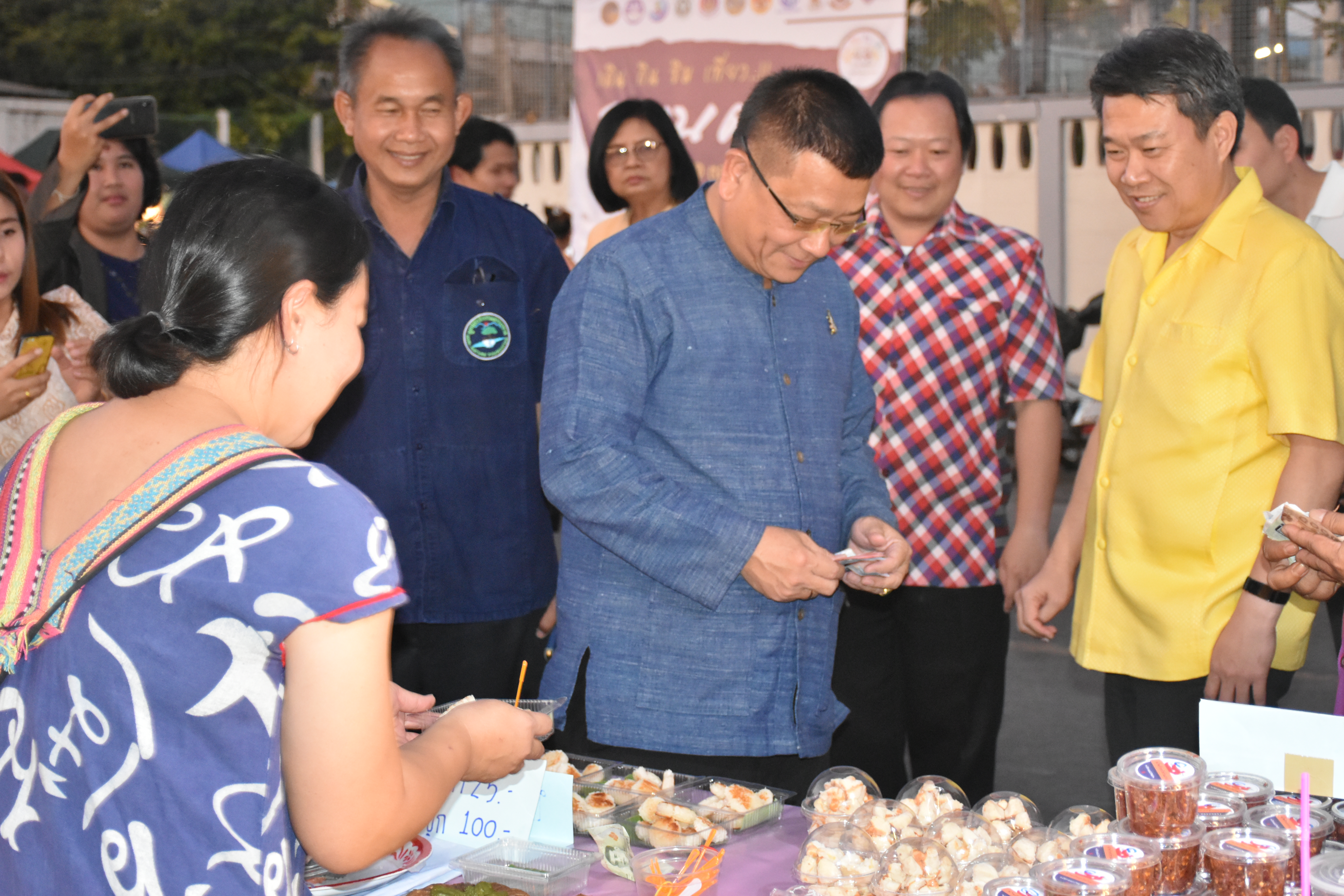 ?@ มหาสารคาม เมืองตักสิลานคร 22 ธันวาคม 2562 เวลา 17.30 น. จังหวัดมหาสารคาม เปิดกิจกรรม “เดิน ชิม กิน เที่ยว ถนนคนเดินไนท์ บาซาร์”
