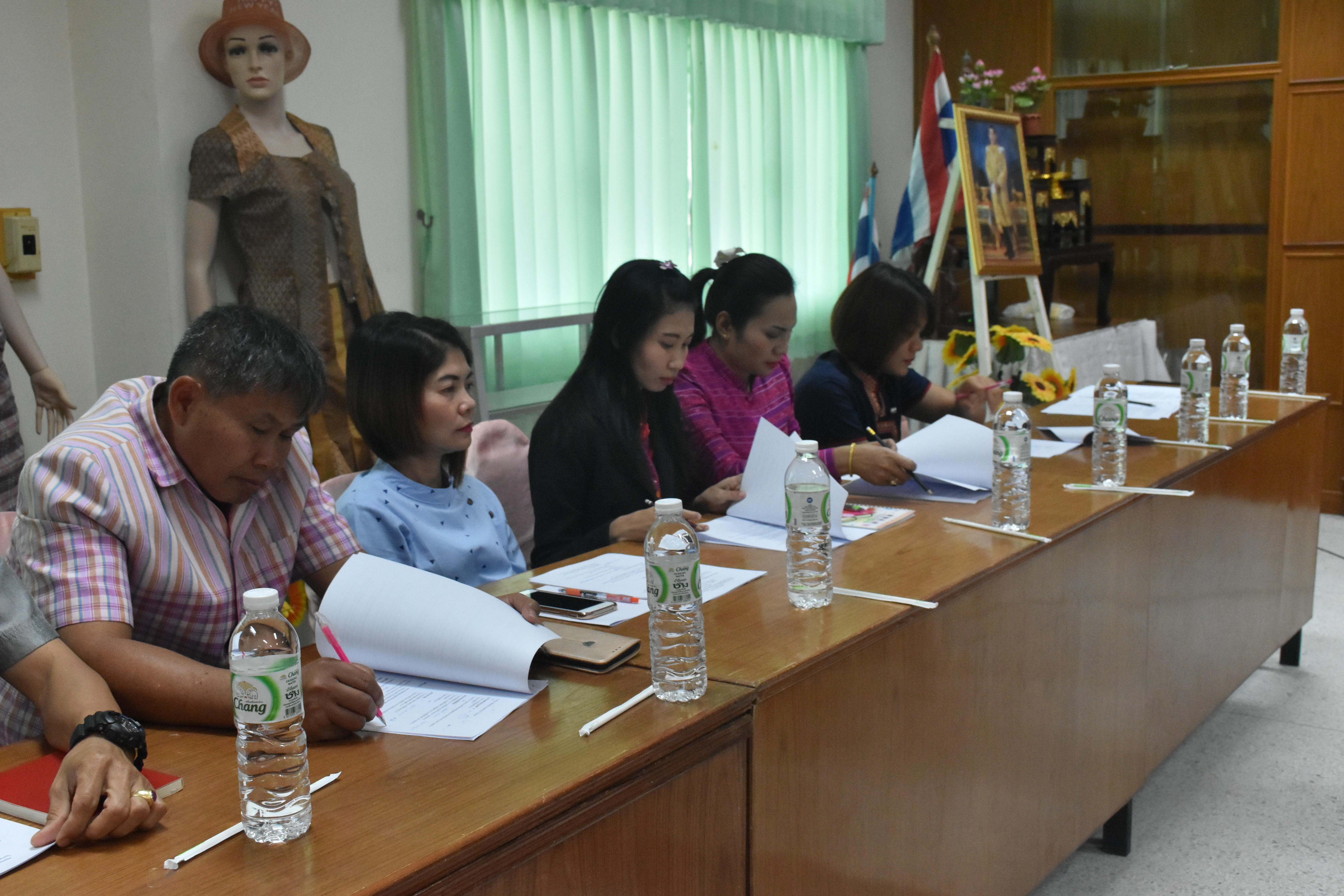 16 มกราคม 2563 เวลา 13.30 น. ณ ห้องประชุม 106/1ศาลากลางจังหวัดมหาสารคาม ประชุมคณะกรรมการและคณะทำงานจัดกิจกรรม “งานราตรีเส้นสายลายผ้าสารคาม” ในงานประเพณีบุญเบิกฟ้าและงานกาชาดจังหวัดมหาสารคาม ประจำปี 2563 ครั้งที่ 1/2563