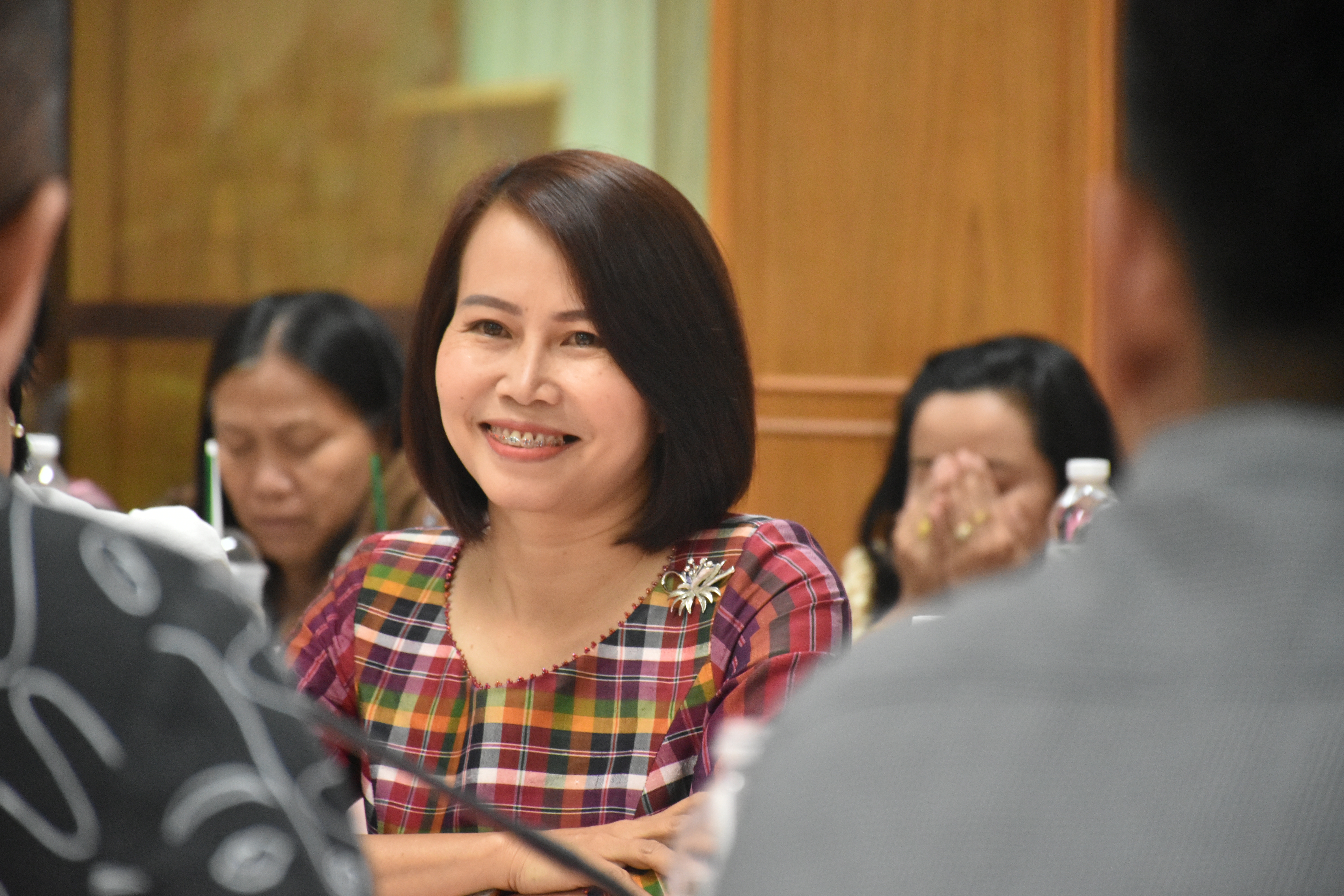 16 มกราคม 2563 เวลา 13.30 น. ณ ห้องประชุม 106/1ศาลากลางจังหวัดมหาสารคาม ประชุมคณะกรรมการและคณะทำงานจัดกิจกรรม “งานราตรีเส้นสายลายผ้าสารคาม” ในงานประเพณีบุญเบิกฟ้าและงานกาชาดจังหวัดมหาสารคาม ประจำปี 2563 ครั้งที่ 1/2563