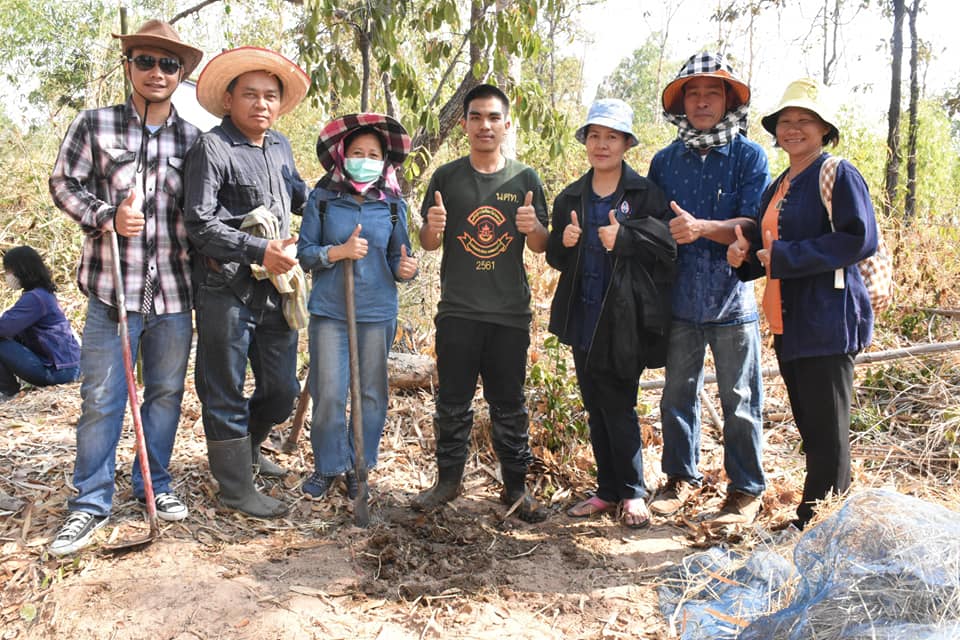 8 มีนาคม 2563 กิจกรรมเอามื้อสามัคคี (โคก หนองนา โมเดล) “เล็กเปลี่ยนโลก จอบเรียกน้ำ” ณ แปลง: นายจิตติศักดิ์ ปิดตาทะนัง บ้านหัวหนอง ม.2 ต. หนองโพธิ์ อ.นาเชือก จ. มหาสารคาม
