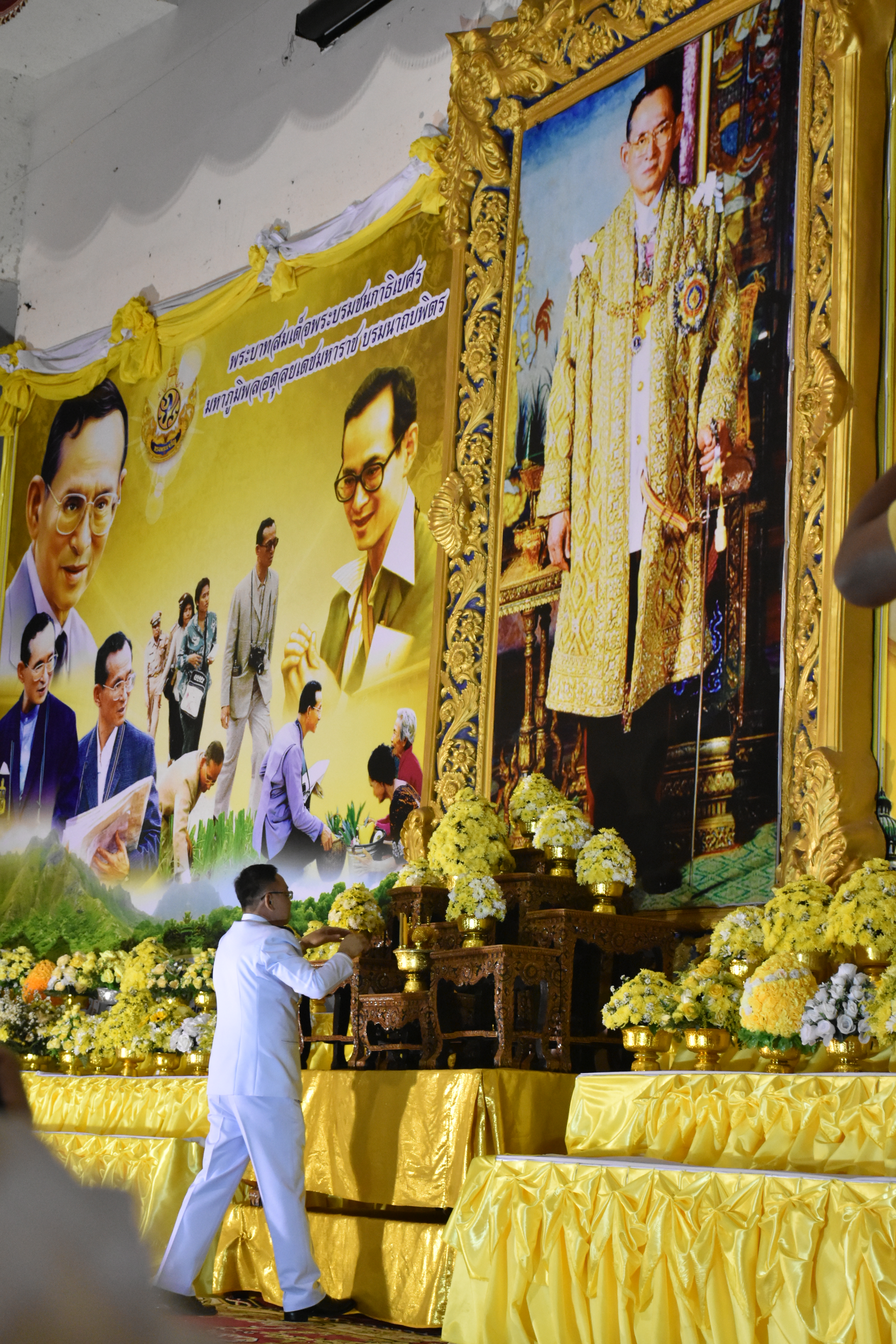 02/03/2563@ หอประชุมจังหวัดมหาสารคาม ต.แวงน่าง อ.เมืองมหาสารคาม จ.มหาสารคาม พช.มค. ร่วมพิธีวางพานพุ่มดอกไม้ถวายราชสักการะ แด่ พระบาทสมเด็จพระบรมชนกาธิเบศร มหาภูมิพลอดุลยเดชมหาราช บรมนาถบพิตร เนื่องในวันพระบิดาแห่งมาตรฐานการช่างไทย