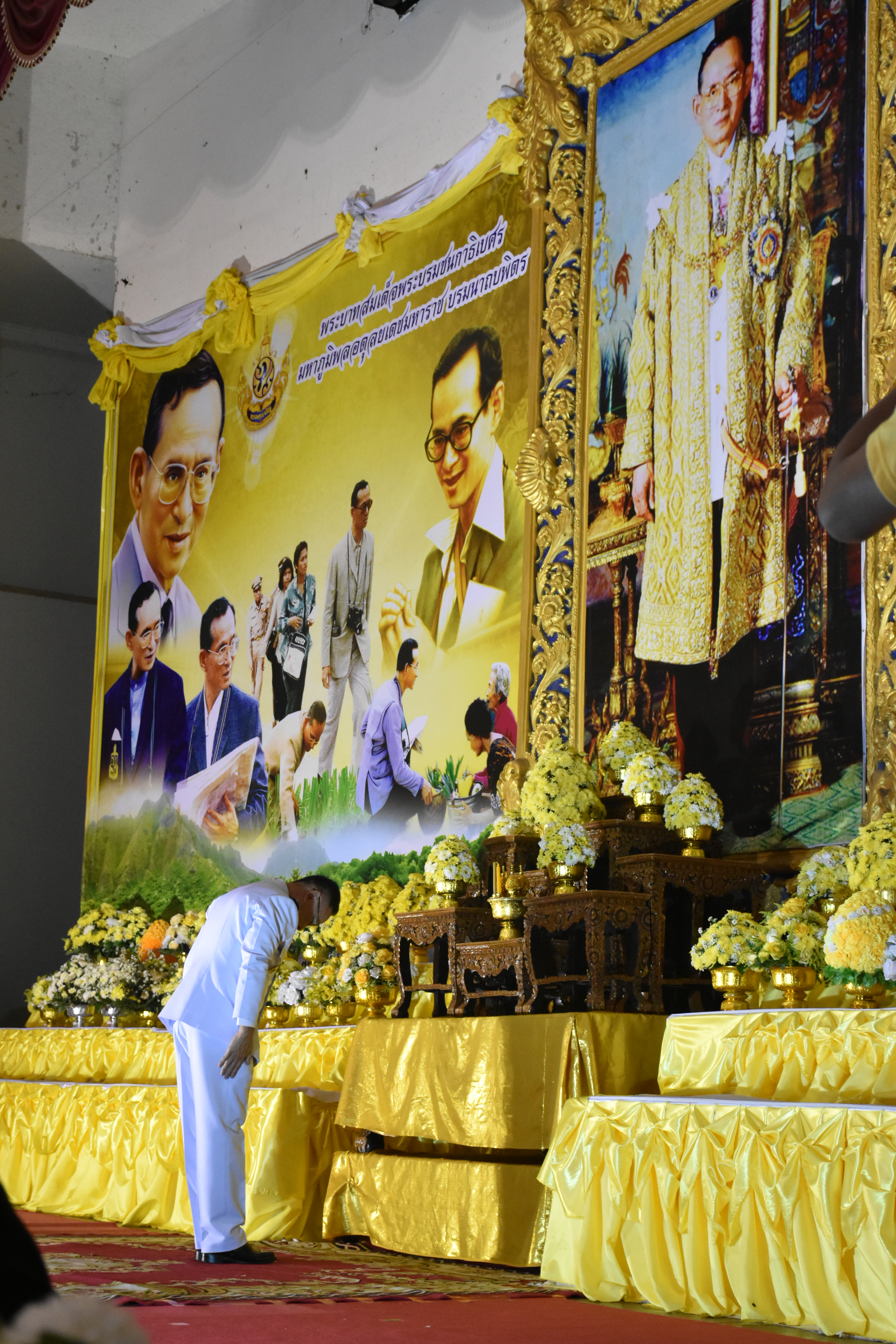 02/03/2563@ หอประชุมจังหวัดมหาสารคาม ต.แวงน่าง อ.เมืองมหาสารคาม จ.มหาสารคาม พช.มค. ร่วมพิธีวางพานพุ่มดอกไม้ถวายราชสักการะ แด่ พระบาทสมเด็จพระบรมชนกาธิเบศร มหาภูมิพลอดุลยเดชมหาราช บรมนาถบพิตร เนื่องในวันพระบิดาแห่งมาตรฐานการช่างไทย