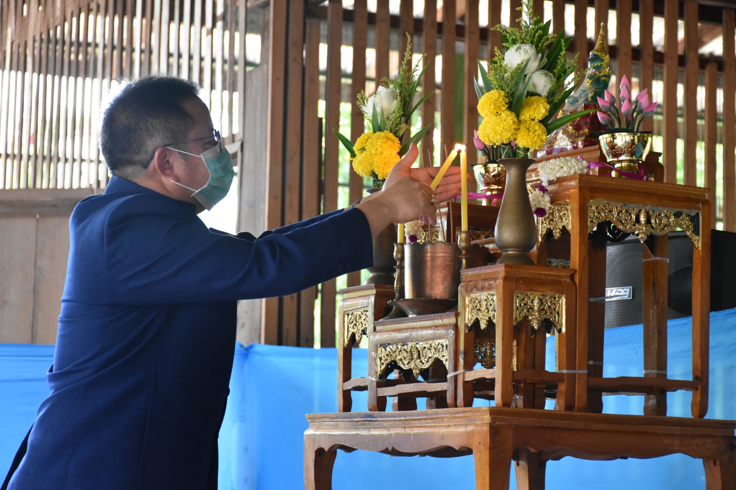 29 พฤษภาคม 2563 “เอามื้อสามัคคี” พช.มหาสารคาม ขับเคลื่อนกิจกรรมขยายผลปลูกผักสวนครัวจากวัดสู่ชุมชน ตามหลัก “บวร” วัดต้นแบบระดับจังหวัด ตามแผนปฏิบัติการ “90 วัน ปลูกผักสวนครัว เพื่อสร้างความมั่นคงทางอาหาร” ณ วัดพุทธไชยาราม บ้านเขียบ ม.3 ต.ขามเรียง อ.กันทรวิชัย จ.มหาสารคาม