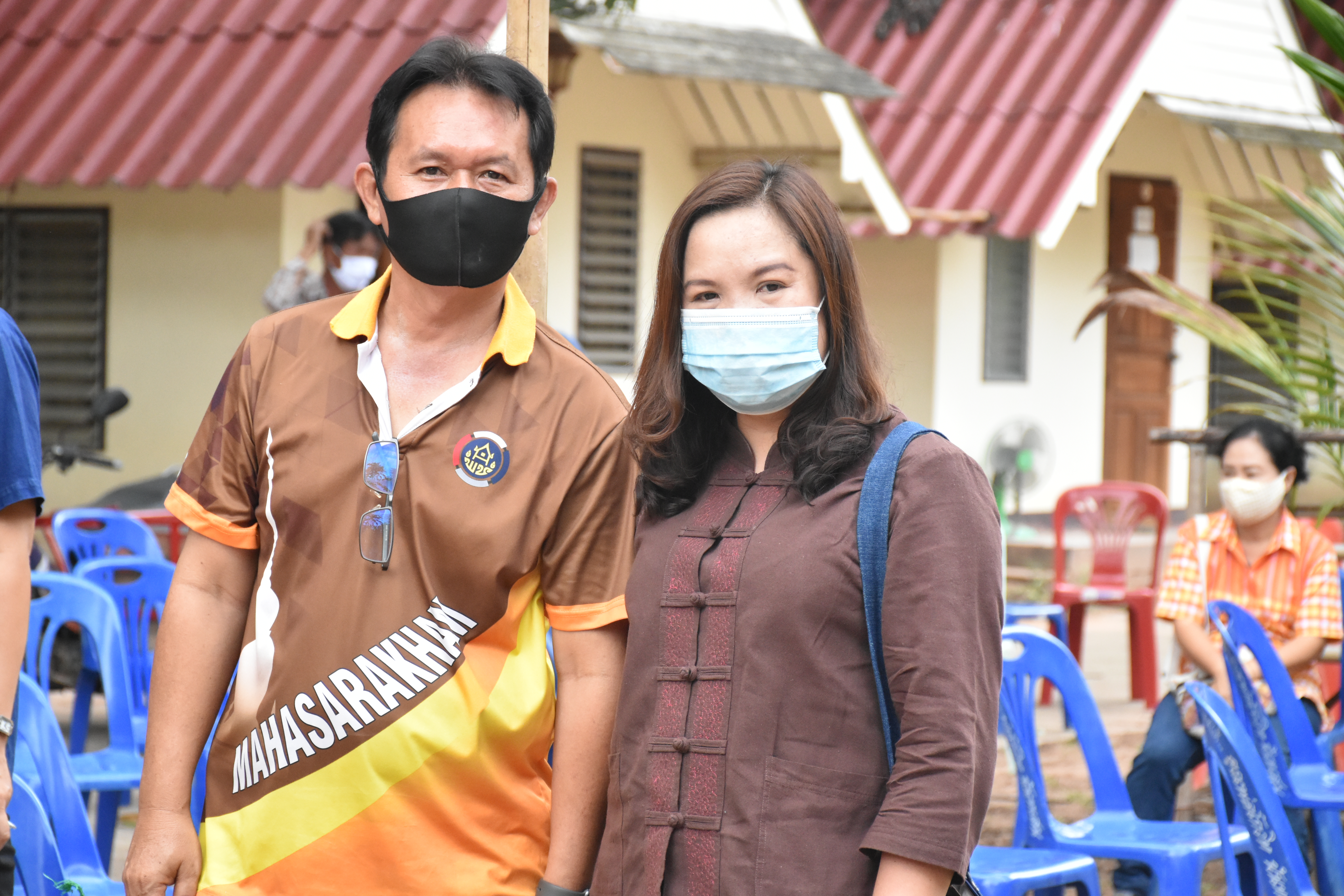 30 พฤษภาคม 2563 เวลา 08.30 น. พช.มหาสารคาม ขับเคลื่อนโครงการน้อมนำแนวพระราชดำริของสมเด็จพระกนิษฐาธิราชเจ้า กรมสมเด็จพระเทพรัตนราชสุดาฯ สยามบรมราชกุมารี สู่แผนปฏิบัติการ 90 วัน ปลูกผักสวนครัว เพื่อสร้างความมั่นคงทางอาหาร ณ บริเวณวัดขุนพรหมดำริ บ้านอุปราช หมู่ที่ 3 ตำบลท่าสองคอน อำเภอเมืองมหาสารคาม จังหวัดมหาสามหาสารคาม