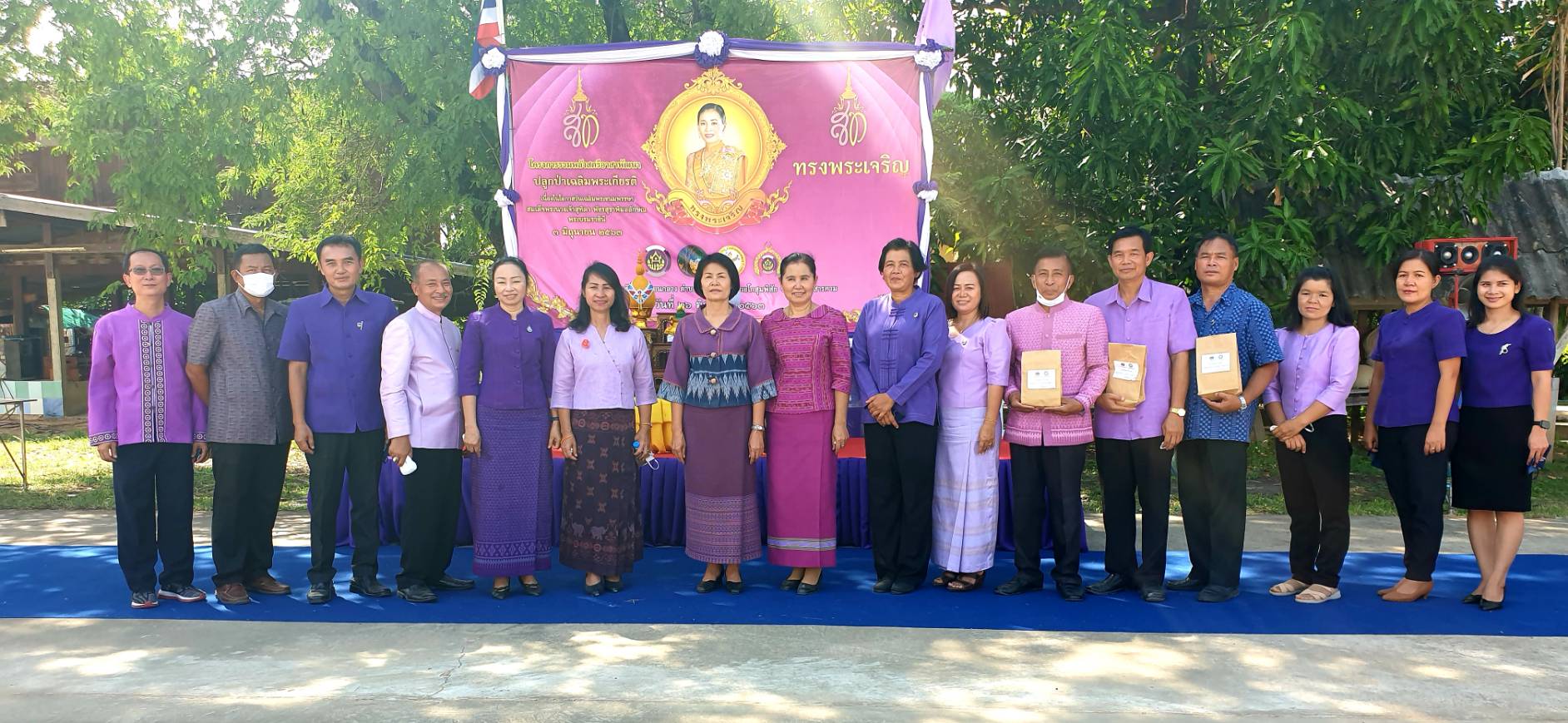 26 มิถุนายน 2563 พช.มค. ร่วมกับอำเภอโกสุมพิสัย และองค์การบริหารส่วนตำบลดอนกลาง อำเภอโกสุมพิสัย จังหวัดมหาสารคาม ดำเนินโครงการรวมพลังสตรีอาสาพัฒนา ปลูกป่าเฉลิมพระเกียรติ เนื่องในโอกาสวันเฉลิมพระชนมพรรษา สมเด็จพระนางเจ้าสุทิดา พัชรสุธาพิมลลักษณ พระบรมราชินี