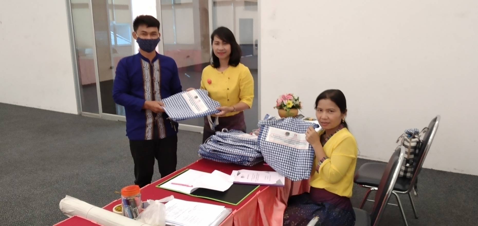  10 กรกฎาคม 2563 พช.มค. ดำเนินโครงการการพัฒนาระบบบริหารจัดการกองทุนและการประเมินผลทุนหมุนเวียน กิจกรรมที่1 ประชุมเชิงปฏิบัติการประเมินผลทุนหมุนเวียนกองทุนพัฒนาบทบาทสตรี ประจำปี 2563