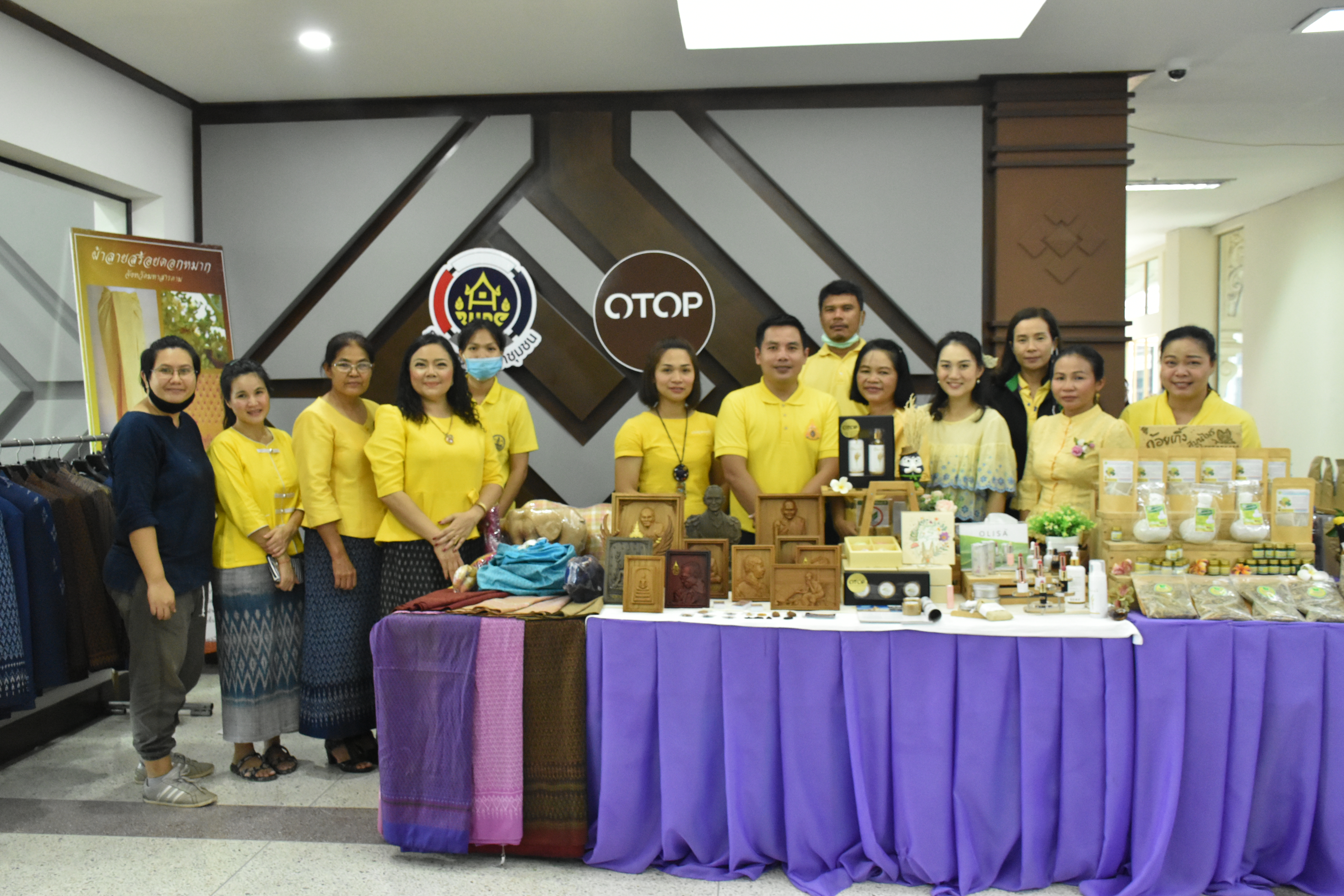 พช.มค.สานพลังเครือข่าย OTOP มหาสารคาม นำผู้ผลิต ผู้ประกอบการ จัดแสดงและจำหน่ายสินค้าตามโครงการสมาชิกวุฒิสภาพบประชาชน ณ จังหวัดมหาสารคาม และจังหวัดขอนแก่น