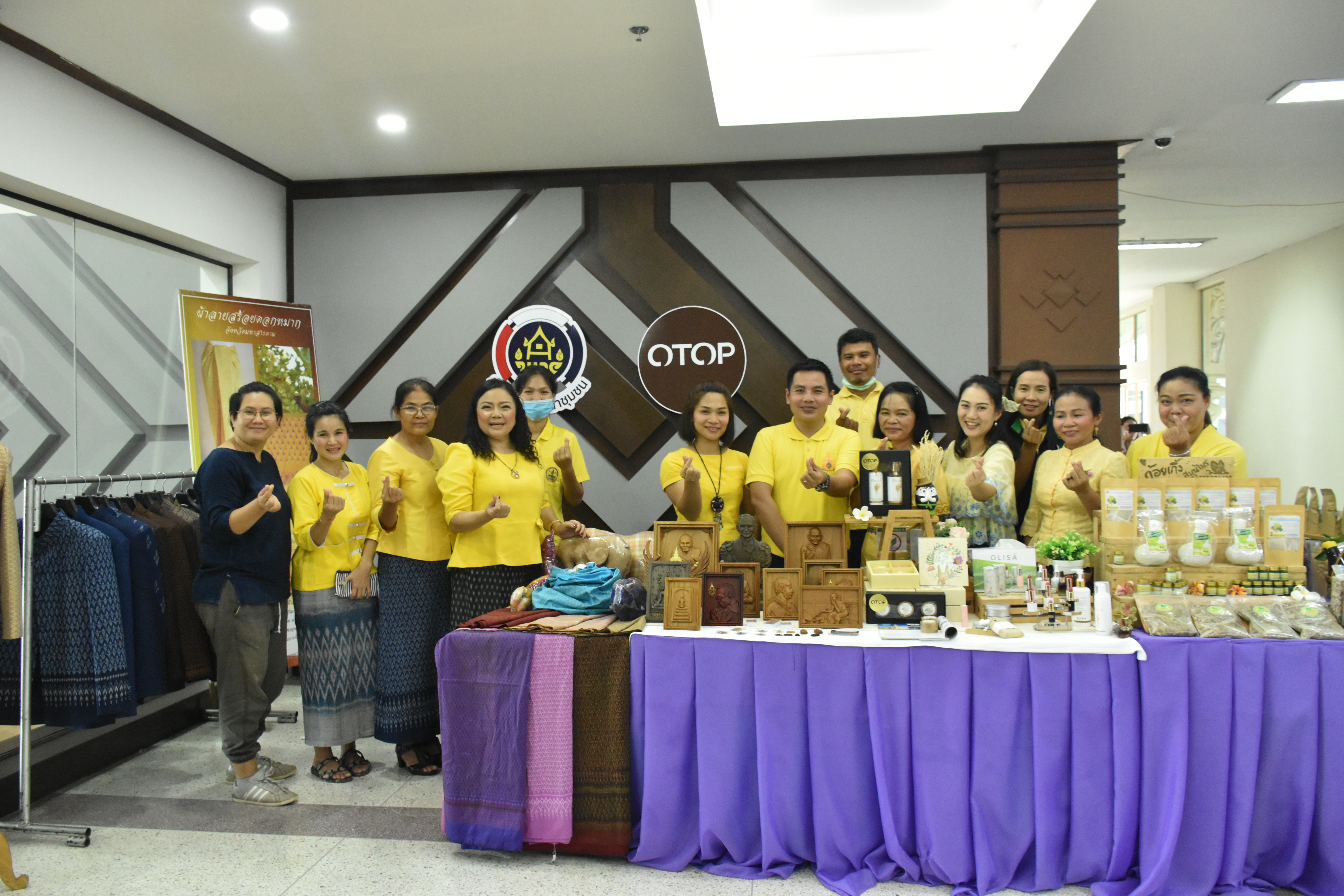พช.มค.สานพลังเครือข่าย OTOP มหาสารคาม นำผู้ผลิต ผู้ประกอบการ จัดแสดงและจำหน่ายสินค้าตามโครงการสมาชิกวุฒิสภาพบประชาชน ณ จังหวัดมหาสารคาม และจังหวัดขอนแก่น