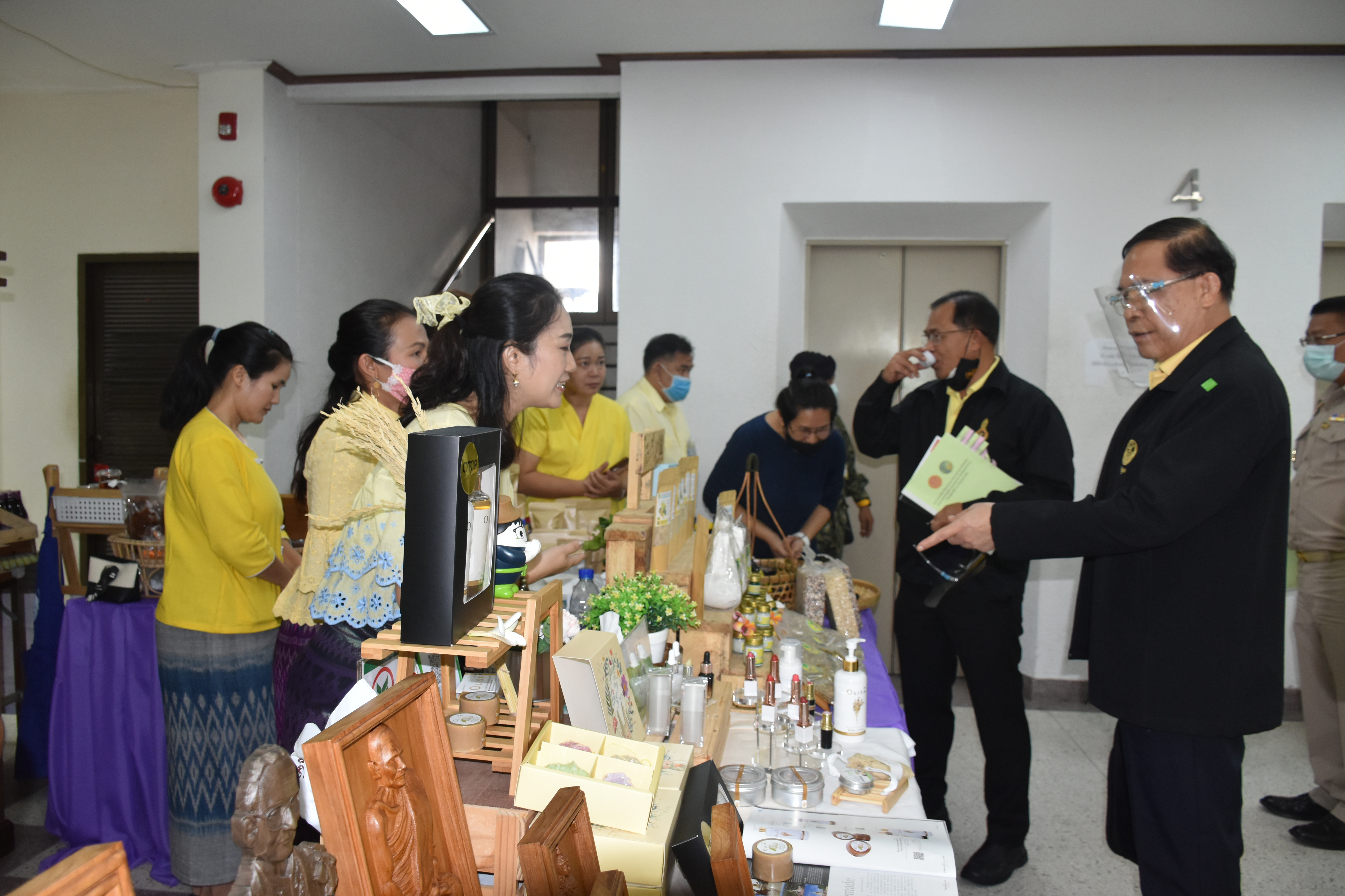 พช.มค.สานพลังเครือข่าย OTOP มหาสารคาม นำผู้ผลิต ผู้ประกอบการ จัดแสดงและจำหน่ายสินค้าตามโครงการสมาชิกวุฒิสภาพบประชาชน ณ จังหวัดมหาสารคาม และจังหวัดขอนแก่น