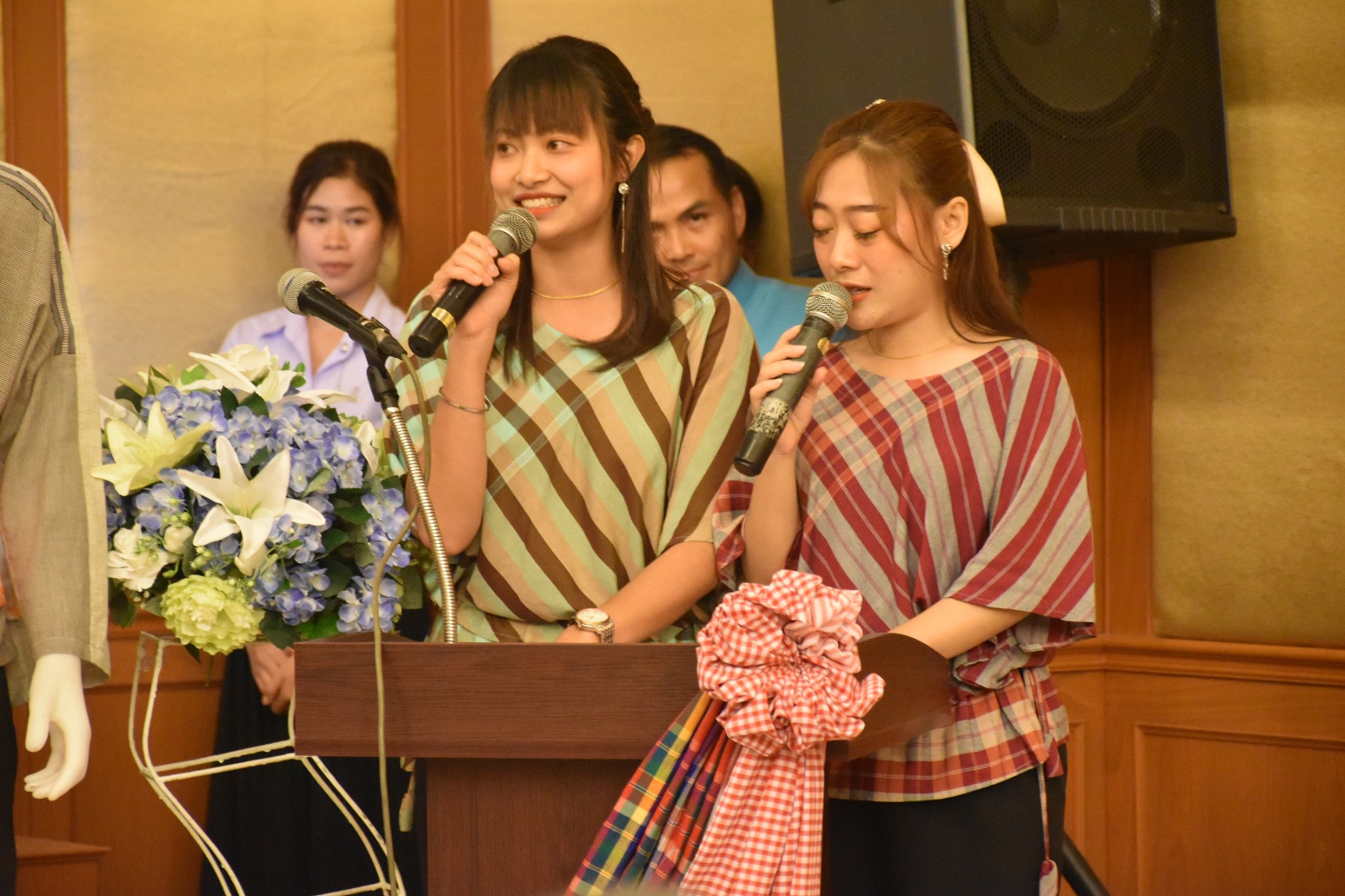วันพุธที่ 19 สิงหาคม 2563 พช.มหาสารคาม บันทึกข้อตกลง (MOU) ว่าด้วยการประสานความร่วมมือการเชื่อมโยงเครือข่าย องค์ความรู้ การค้า การลงทุน และการตลาด เพื่อสนับสนุนการสร้างรายได้จากการจำหน่ายสินค้าชุมชนด้วยกลไกประชารัฐ ระหว่าง จังหวัดมหาสารคาม กับ ส่วนราชการ ภาคเอกชน ภาคการศึกษา ณ ห้องประชุม TCC 3 โรงแรมตักสิลามหาสารคาม อำเภอเมืองมหาสารคาม จังหวัดมหาสารคาม