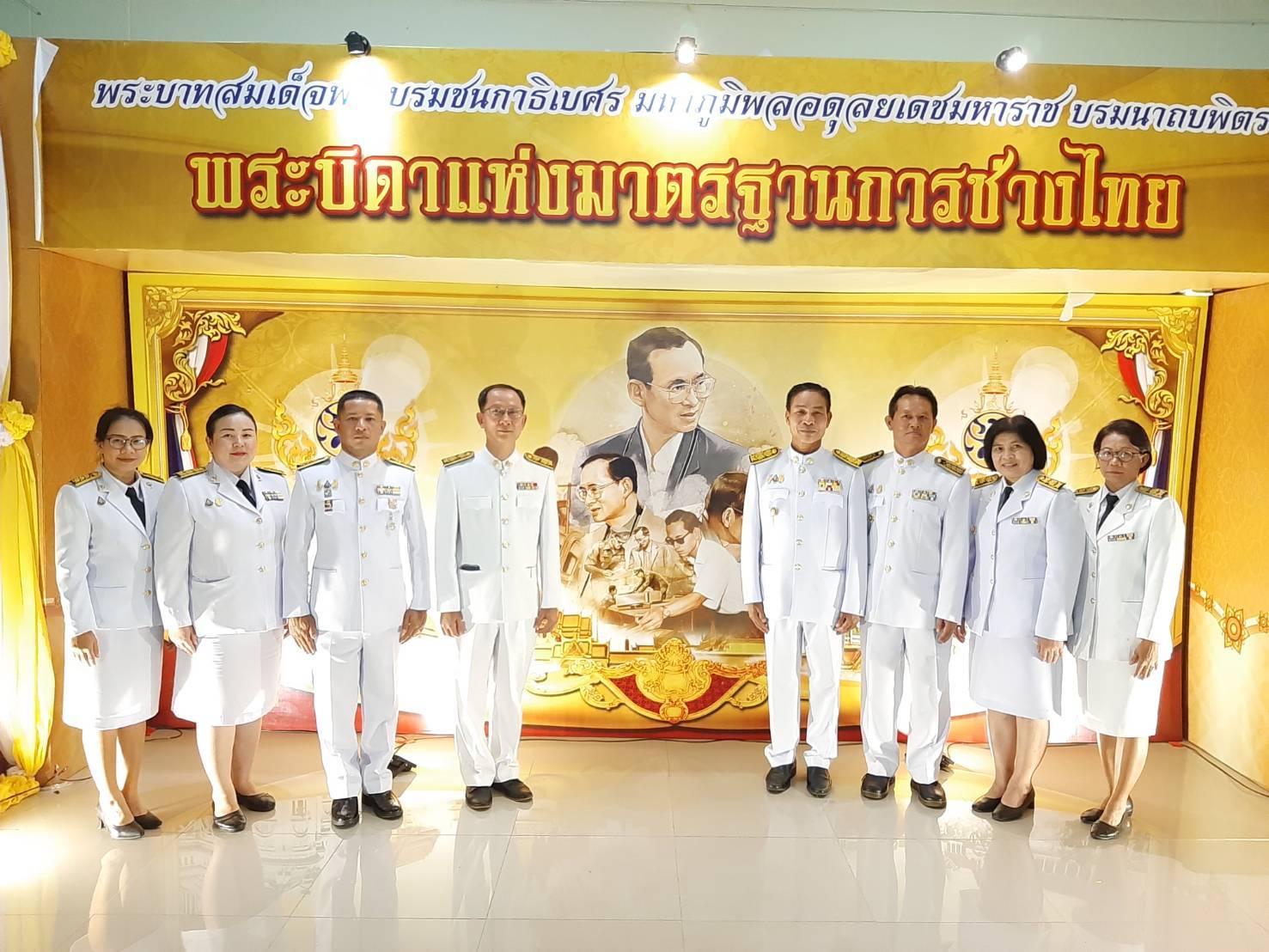 13 ตุลาคม 2563 เวลา 18.00 น. ณ หอประชุมจังหวัดมหาสารคาม พช.มหาสารคาม ร่วมพิธีจุดเทียนชัยเพื่อน้อมรำลึกในพระมหากรุณาธิคุณ เนื่องในวันคล้ายวันสวรรคต พระบาทสมเด็จพระบรมชนกาธิเบศร มหาภูมิพลอดุลยเดชมหาราช บรมนาถบพิตร 13 ตุลาคม 2563