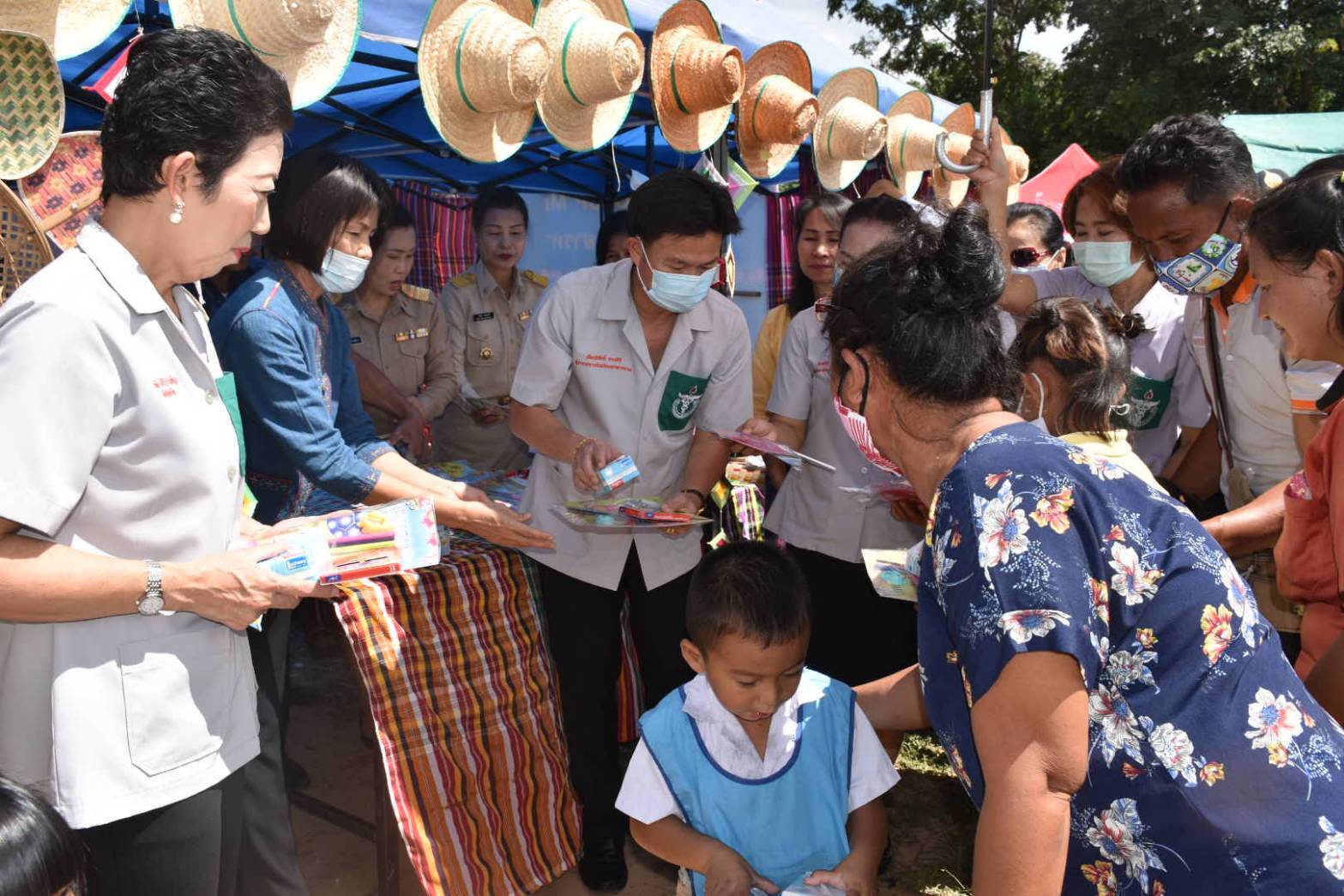 ?พช.มหาสารคาม ร่วมโครงการปกป้องและเชิดชูสถาบันพระมหากษัตริย์ หน่วยบำบัดทุกข์ บำรุงสุข สร้างรอยยิ้ม ให้ประชาชนจังหวัดมหาสารคาม (จังหวัดเคลื่อนที่) ประจำปีงบประมาณ พ.ศ.2563