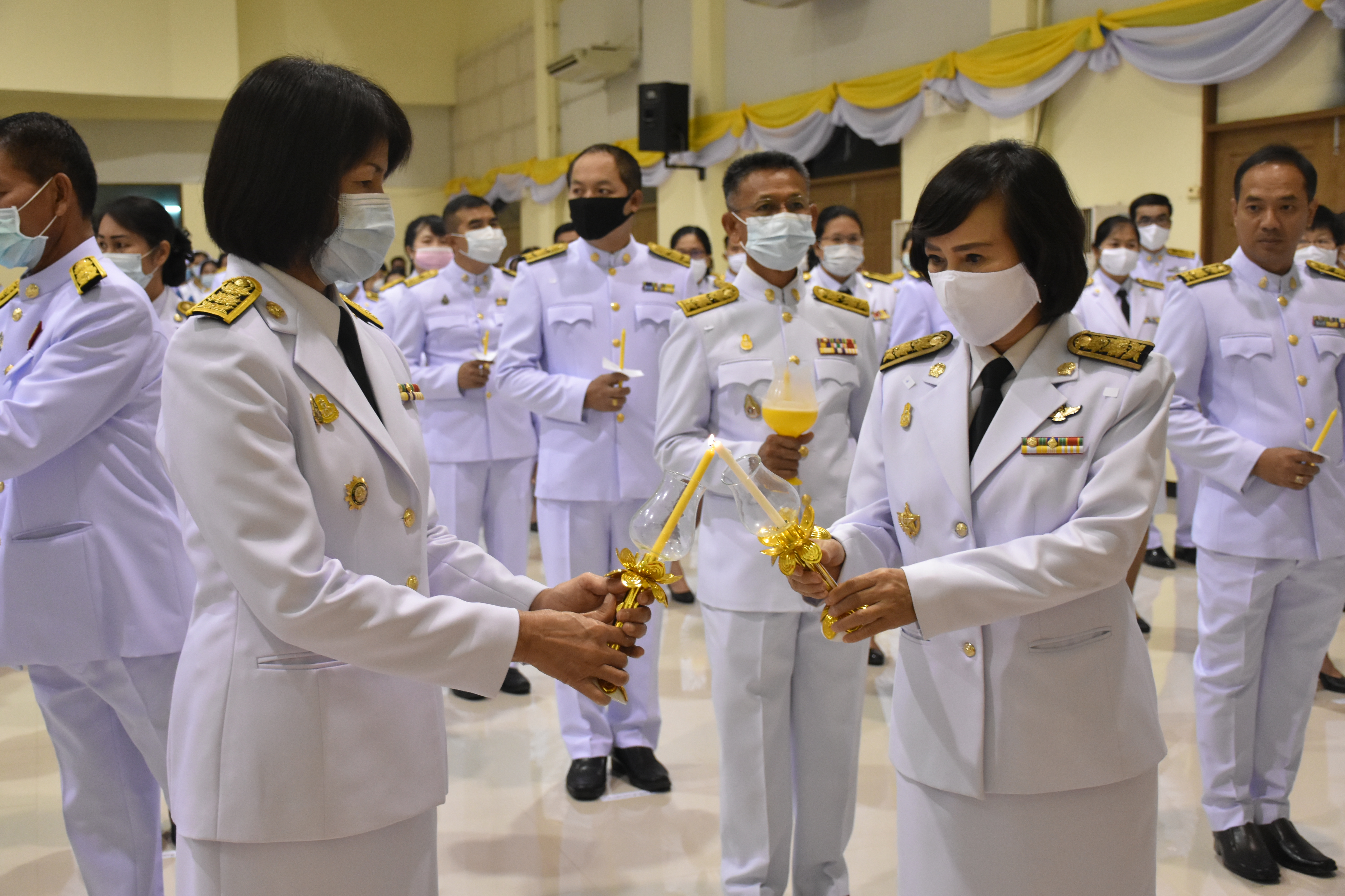 13 ตุลาคม 2563 เวลา 18.00 น. ณ หอประชุมจังหวัดมหาสารคาม พช.มหาสารคาม ร่วมพิธีจุดเทียนชัยเพื่อน้อมรำลึกในพระมหากรุณาธิคุณ เนื่องในวันคล้ายวันสวรรคต พระบาทสมเด็จพระบรมชนกาธิเบศร มหาภูมิพลอดุลยเดชมหาราช บรมนาถบพิตร 13 ตุลาคม 2563