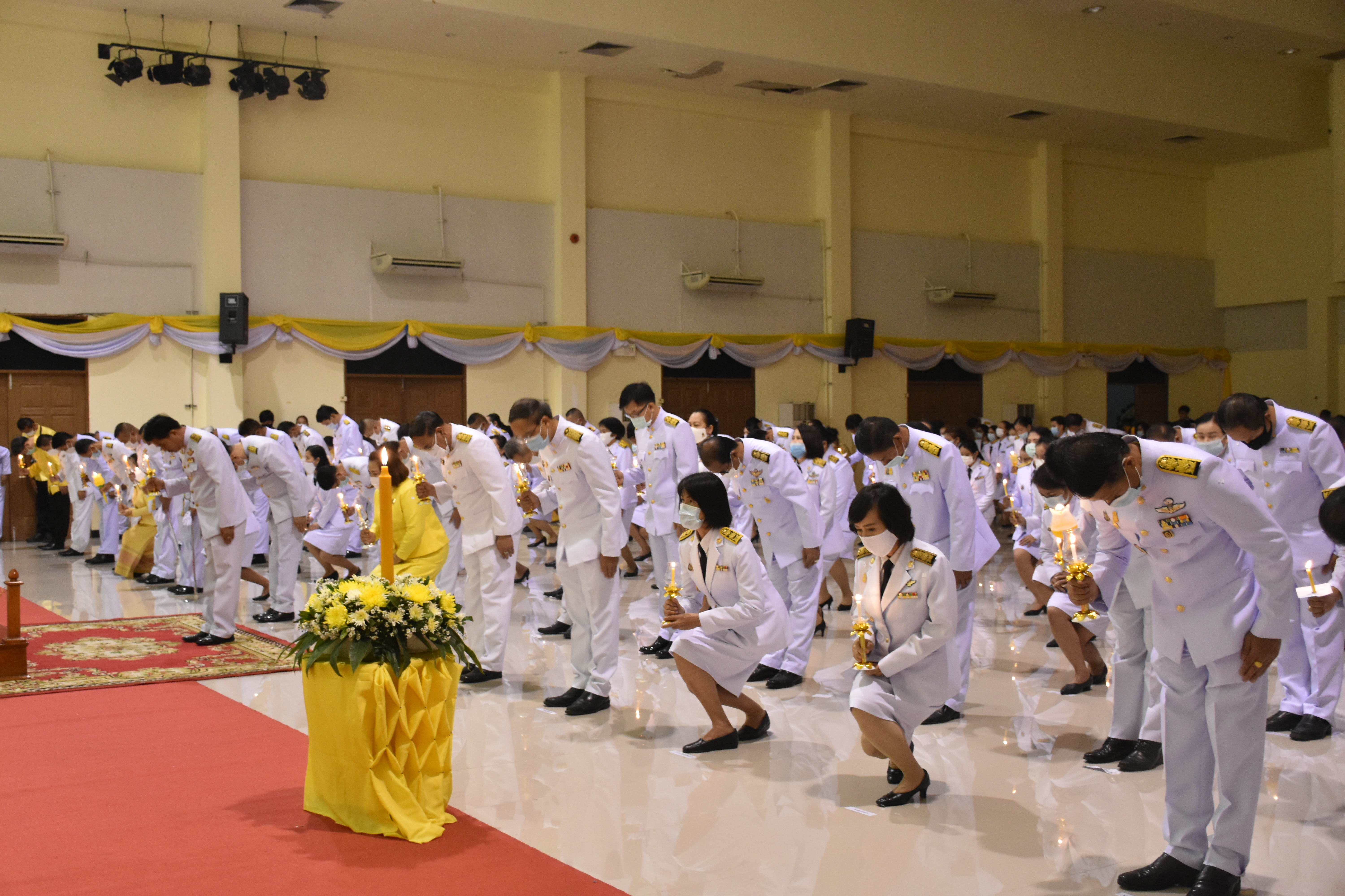 13 ตุลาคม 2563 เวลา 18.00 น. ณ หอประชุมจังหวัดมหาสารคาม พช.มหาสารคาม ร่วมพิธีจุดเทียนชัยเพื่อน้อมรำลึกในพระมหากรุณาธิคุณ เนื่องในวันคล้ายวันสวรรคต พระบาทสมเด็จพระบรมชนกาธิเบศร มหาภูมิพลอดุลยเดชมหาราช บรมนาถบพิตร 13 ตุลาคม 2563