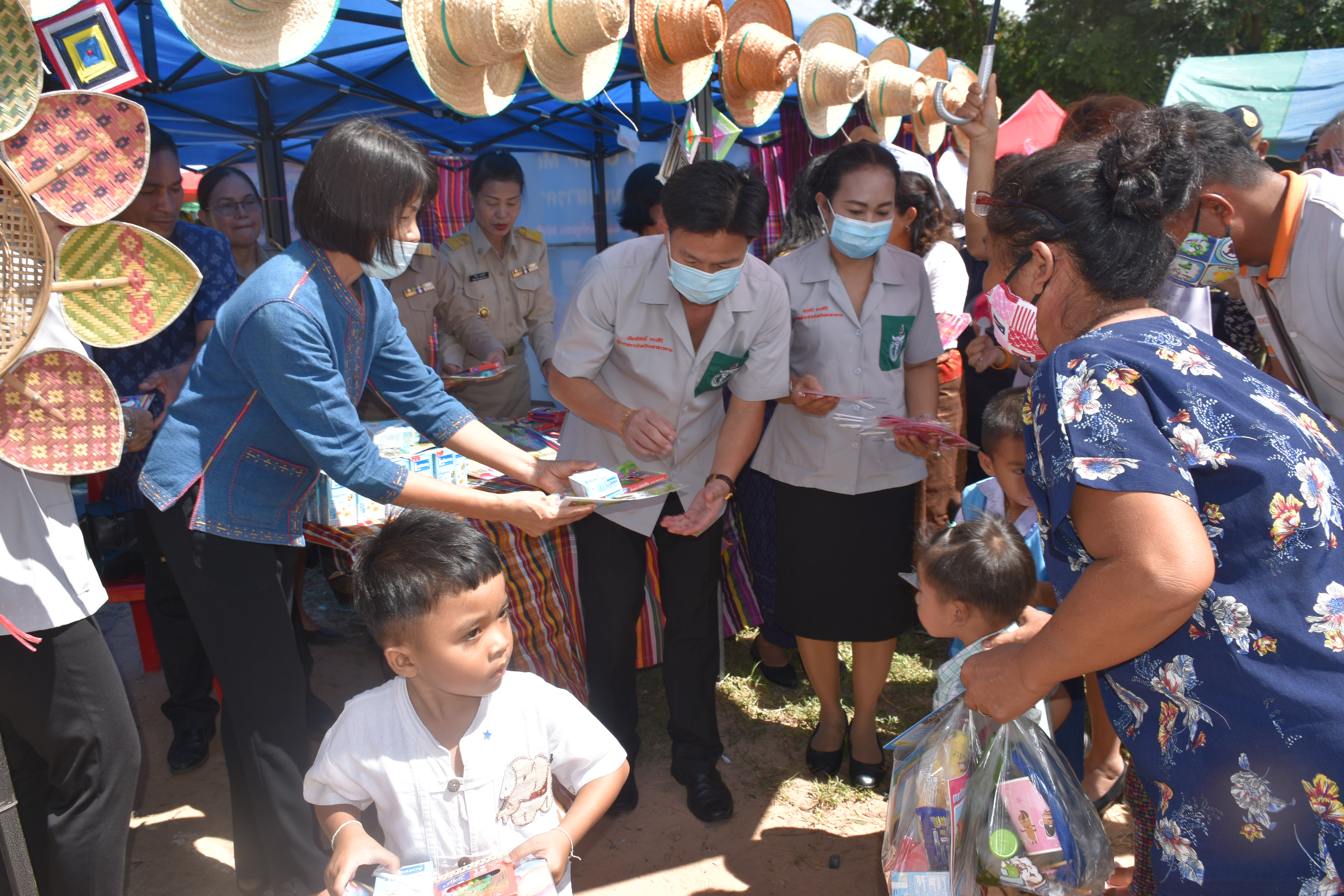 ?พช.มหาสารคาม ร่วมโครงการปกป้องและเชิดชูสถาบันพระมหากษัตริย์ หน่วยบำบัดทุกข์ บำรุงสุข สร้างรอยยิ้ม ให้ประชาชนจังหวัดมหาสารคาม (จังหวัดเคลื่อนที่) ประจำปีงบประมาณ พ.ศ.2563