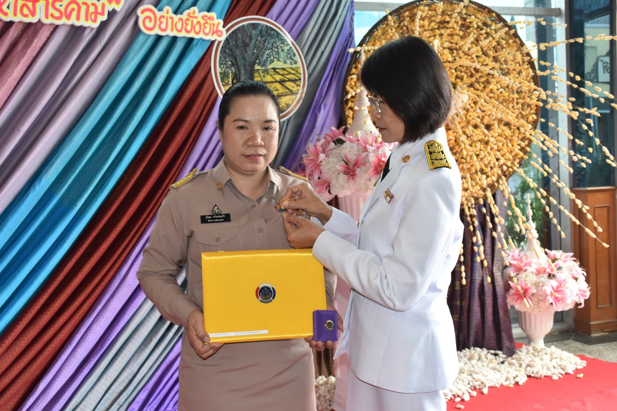 วันที่ 30 กันยายน 2563 ณ โรงแรมวสุมหาสารคาม อำเภอเมืองฯ จังหวัดมหาสารคาม พัฒนาชุมชนจังหวัดมหาสารคามจัด “มหกรรมรวมพลังคนดีแห่งแผ่นดิน” ประจำปี 2563