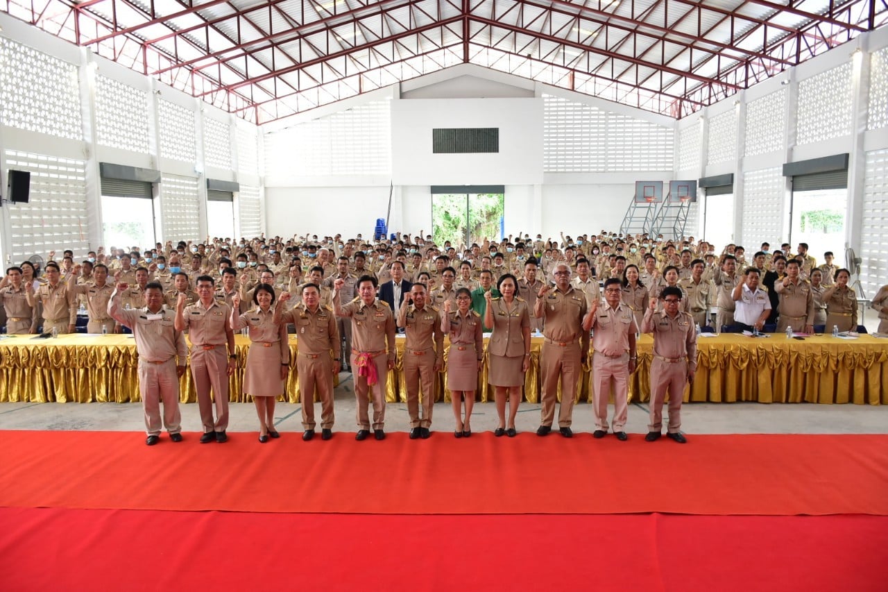 ? ผู้ว่าฯ มหาสารคาม ลงพื้นที่มอบแนวทางการปฏิบัติราชการ แก่ข้าราชการ เจ้าหน้าที่ ผู้บริหารองค์กรปกครองส่วนท้องถิ่น กำนัน ผู้ใหญ่บ้าน ในพื้นที่ อ.นาเชือก และ อ.นาดูน จ.มหาสารคาม