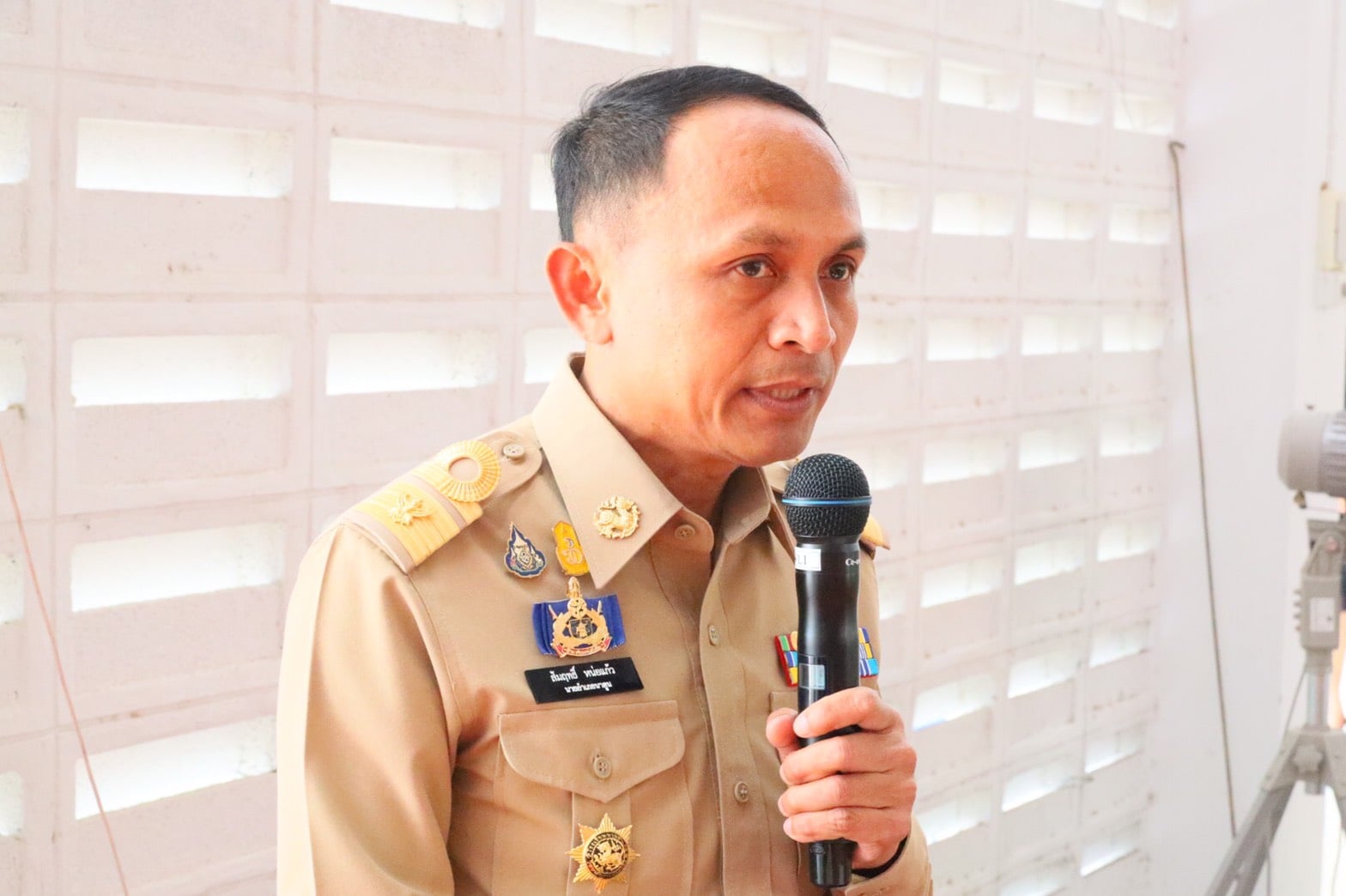 ? ผู้ว่าฯ มหาสารคาม ลงพื้นที่มอบแนวทางการปฏิบัติราชการ แก่ข้าราชการ เจ้าหน้าที่ ผู้บริหารองค์กรปกครองส่วนท้องถิ่น กำนัน ผู้ใหญ่บ้าน ในพื้นที่ อ.นาเชือก และ อ.นาดูน จ.มหาสารคาม