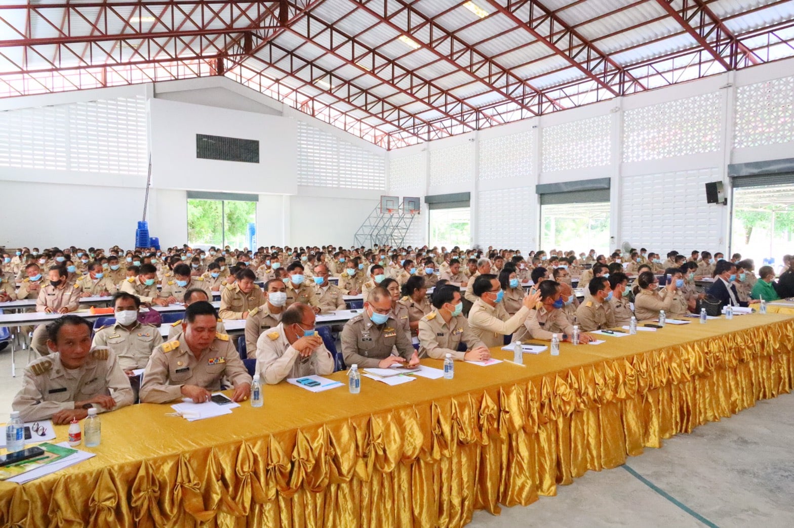 ? ผู้ว่าฯ มหาสารคาม ลงพื้นที่มอบแนวทางการปฏิบัติราชการ แก่ข้าราชการ เจ้าหน้าที่ ผู้บริหารองค์กรปกครองส่วนท้องถิ่น กำนัน ผู้ใหญ่บ้าน ในพื้นที่ อ.นาเชือก และ อ.นาดูน จ.มหาสารคาม