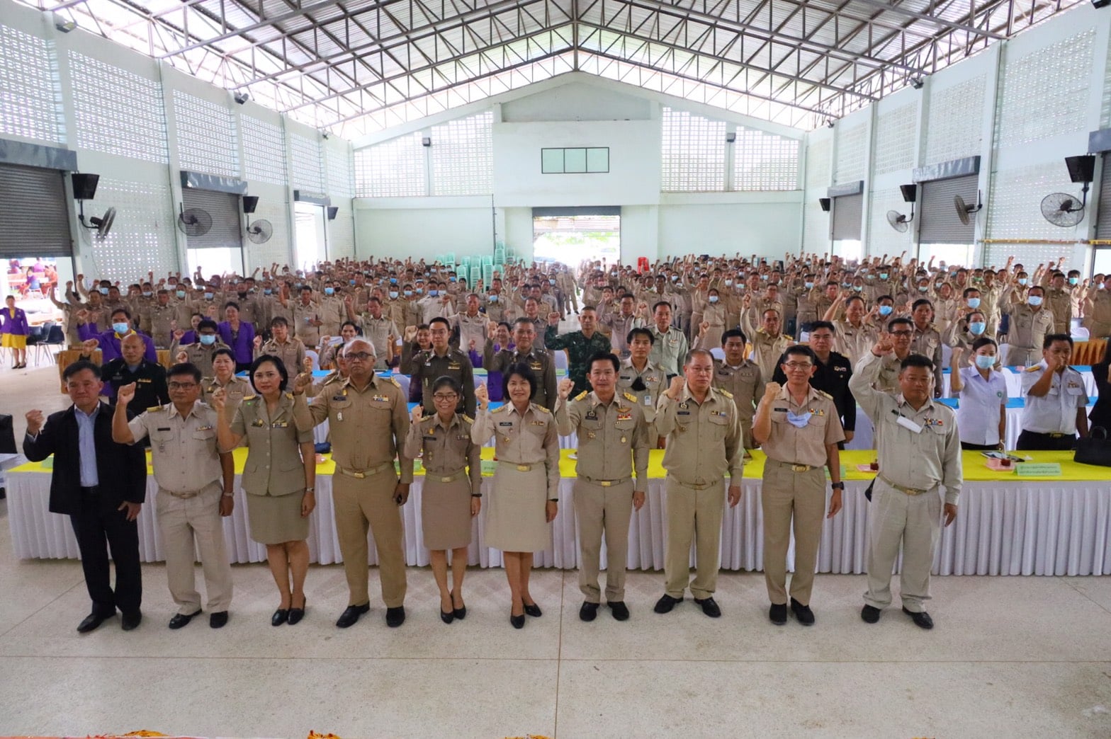 ? ผู้ว่าฯ มหาสารคาม ลงพื้นที่มอบแนวทางการปฏิบัติราชการ แก่ข้าราชการ เจ้าหน้าที่ ผู้บริหารองค์กรปกครองส่วนท้องถิ่น กำนัน ผู้ใหญ่บ้าน ในพื้นที่ อ.นาเชือก และ อ.นาดูน จ.มหาสารคาม