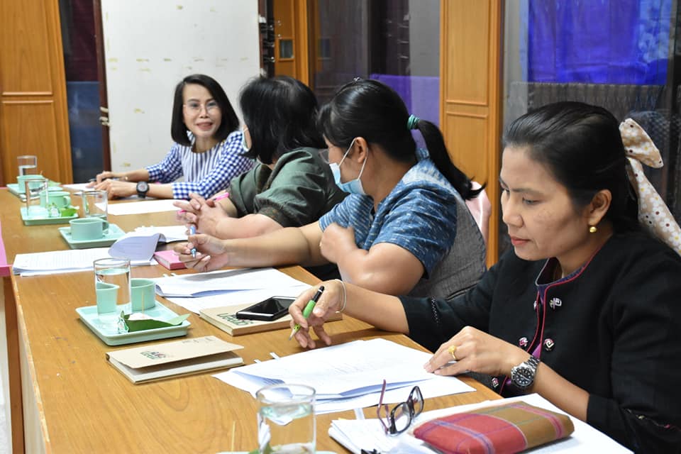 ประชุมเข้ม !! จังหวัดมหาสารคาม ประชุมเตรียมงาน “เส้นสายลายผ้า” ในงานประเพณีบุญเบิกฟ้าและงานกาชาดจังหวัดมหาสารคาม ประจำปี 2564
