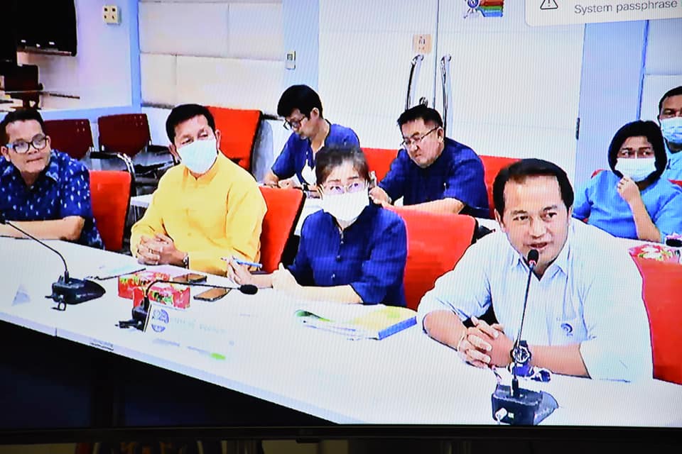 พัฒนาชุมชนจังหวัดมหาสารคาม ร่วมรับชมการประชุมชี้แจงการขับเคลื่อนโครงการพัฒนาพื้นที่ต้นแบบการพัฒนาคุณภาพชีวิตตามหลักทฤษฎีใหม่ประยุกต์สู่ “โคก หนอง นา โมเดล” ผ่านระบบวีดิทัศน์ทางไกล (Video Conference)