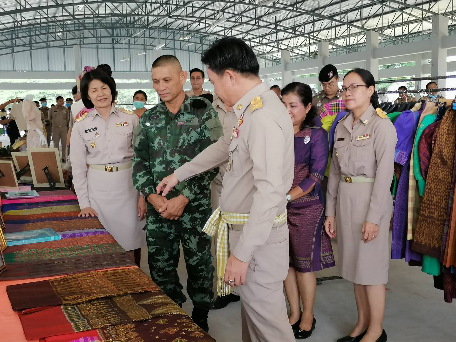 ? ผู้ว่าฯ มหาสารคาม ลงพื้นที่มอบแนวทางการปฏิบัติราชการ แก่ข้าราชการ เจ้าหน้าที่ ผู้บริหารองค์กรปกครองส่วนท้องถิ่น กำนัน ผู้ใหญ่บ้าน ในพื้นที่ อ.นาเชือก และ อ.นาดูน จ.มหาสารคาม